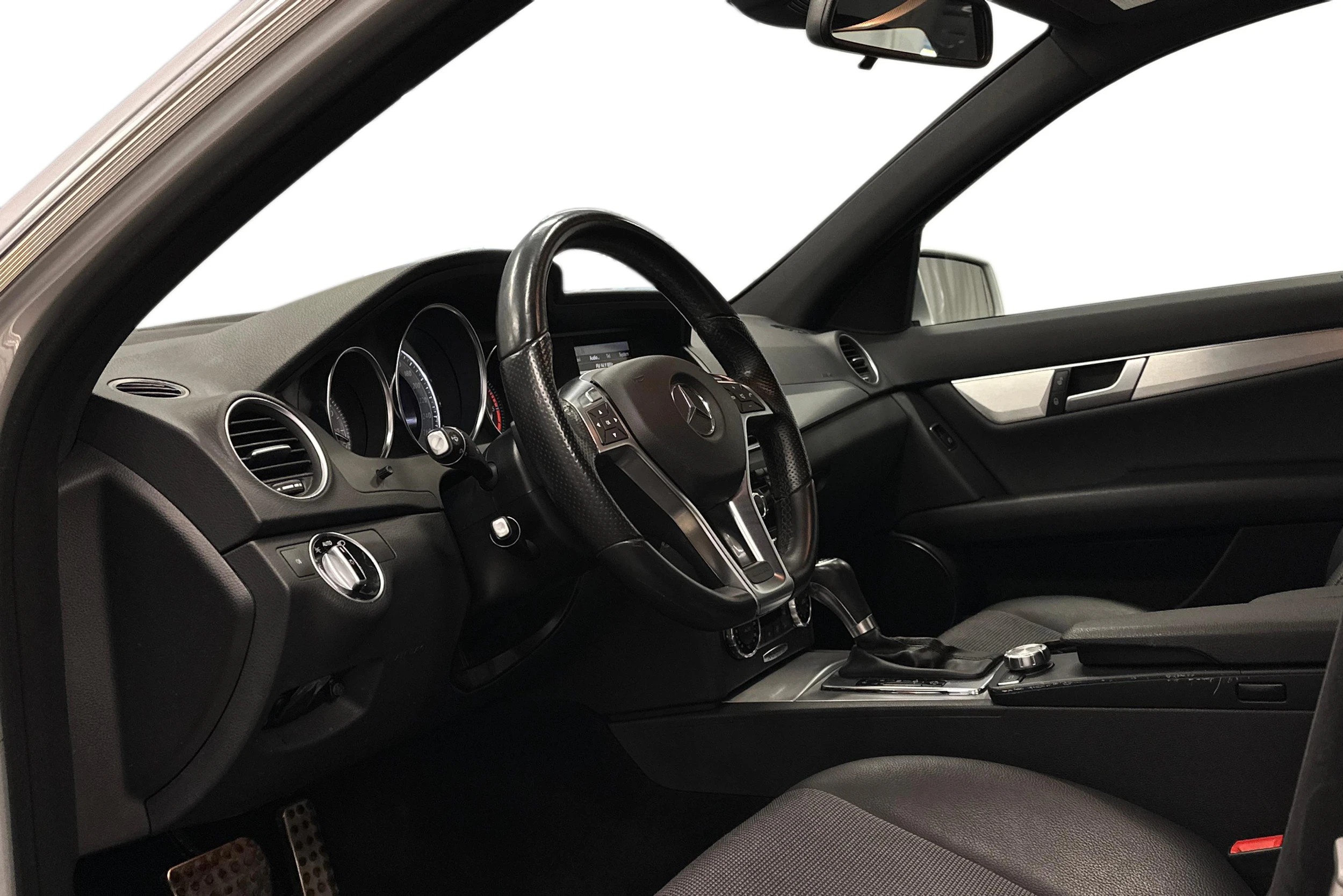 hopea Mercedes-Benz C 2013 kuva 6.