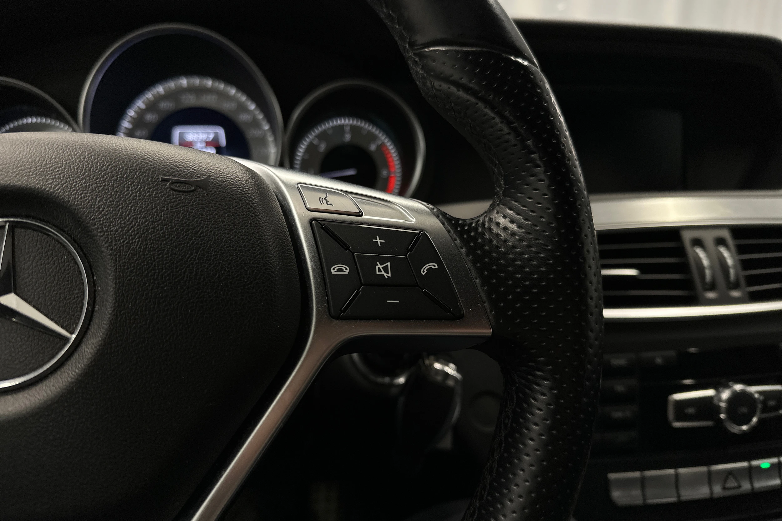 hopea Mercedes-Benz C 2013 kuva 12.