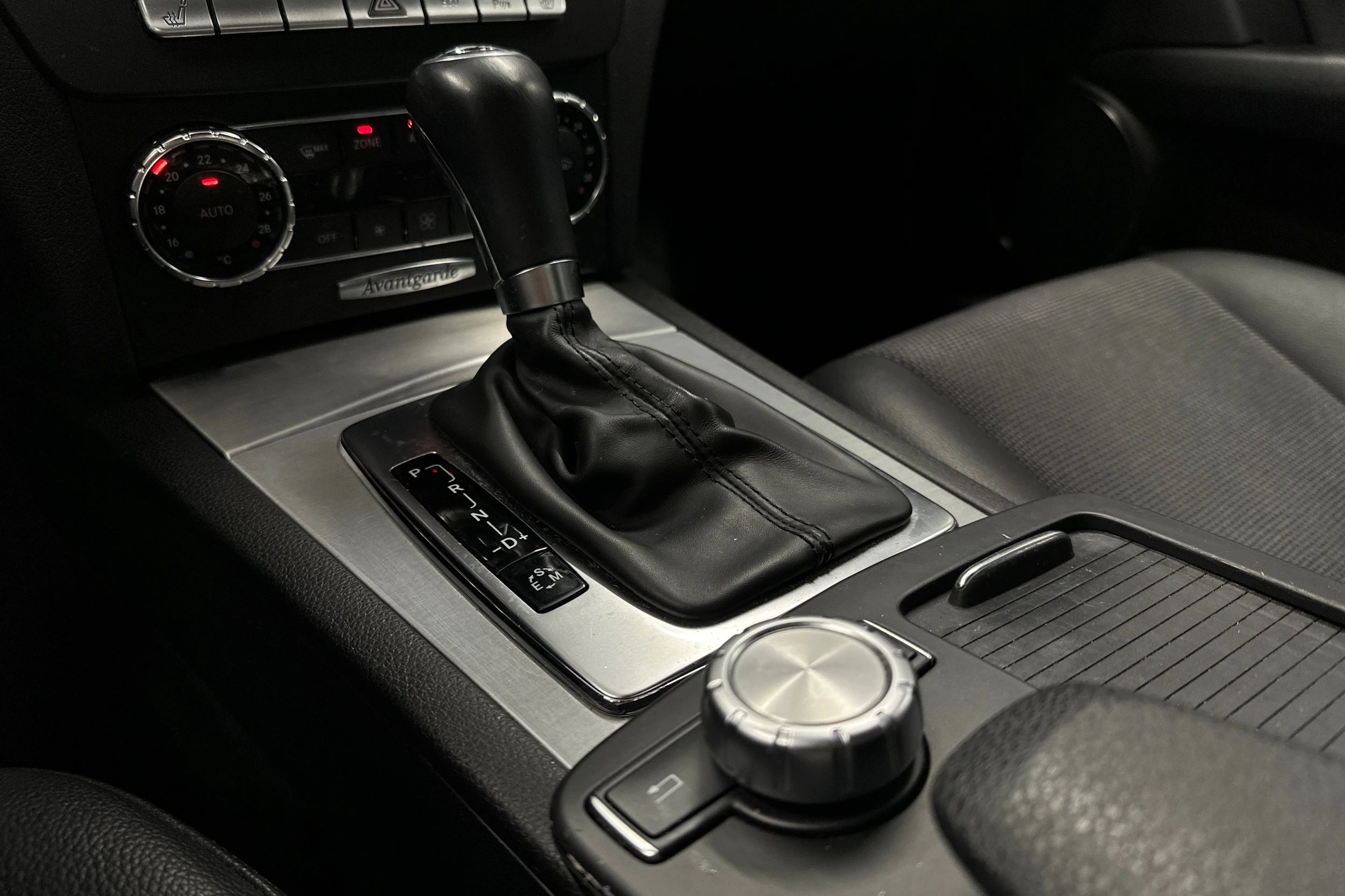 hopea Mercedes-Benz C 2013 kuva 16.