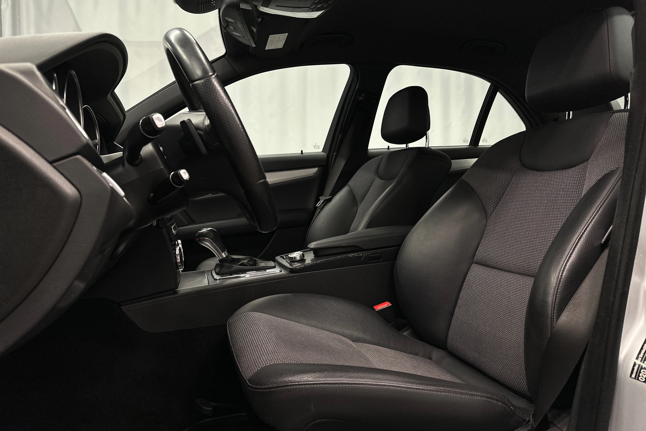 hopea Mercedes-Benz C 2013 kuva 17.