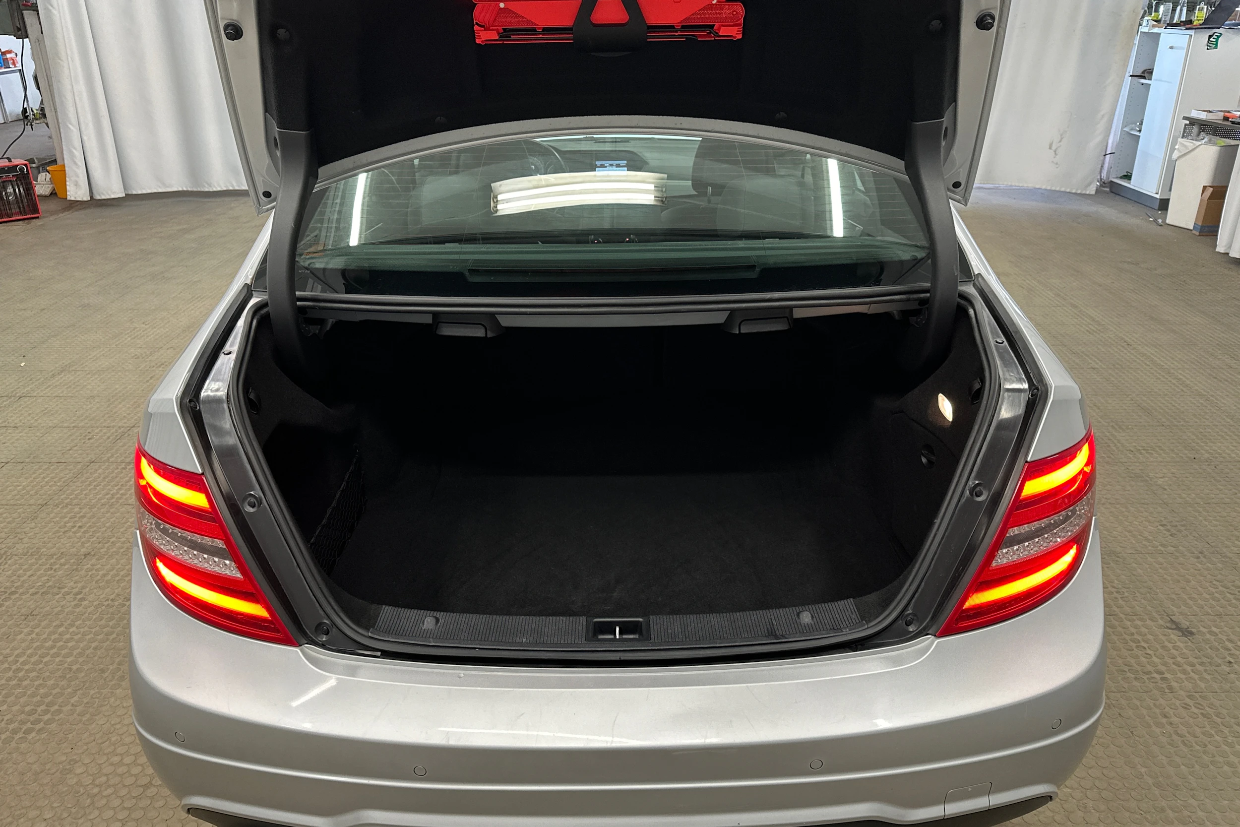 hopea Mercedes-Benz C 2013 kuva 18.