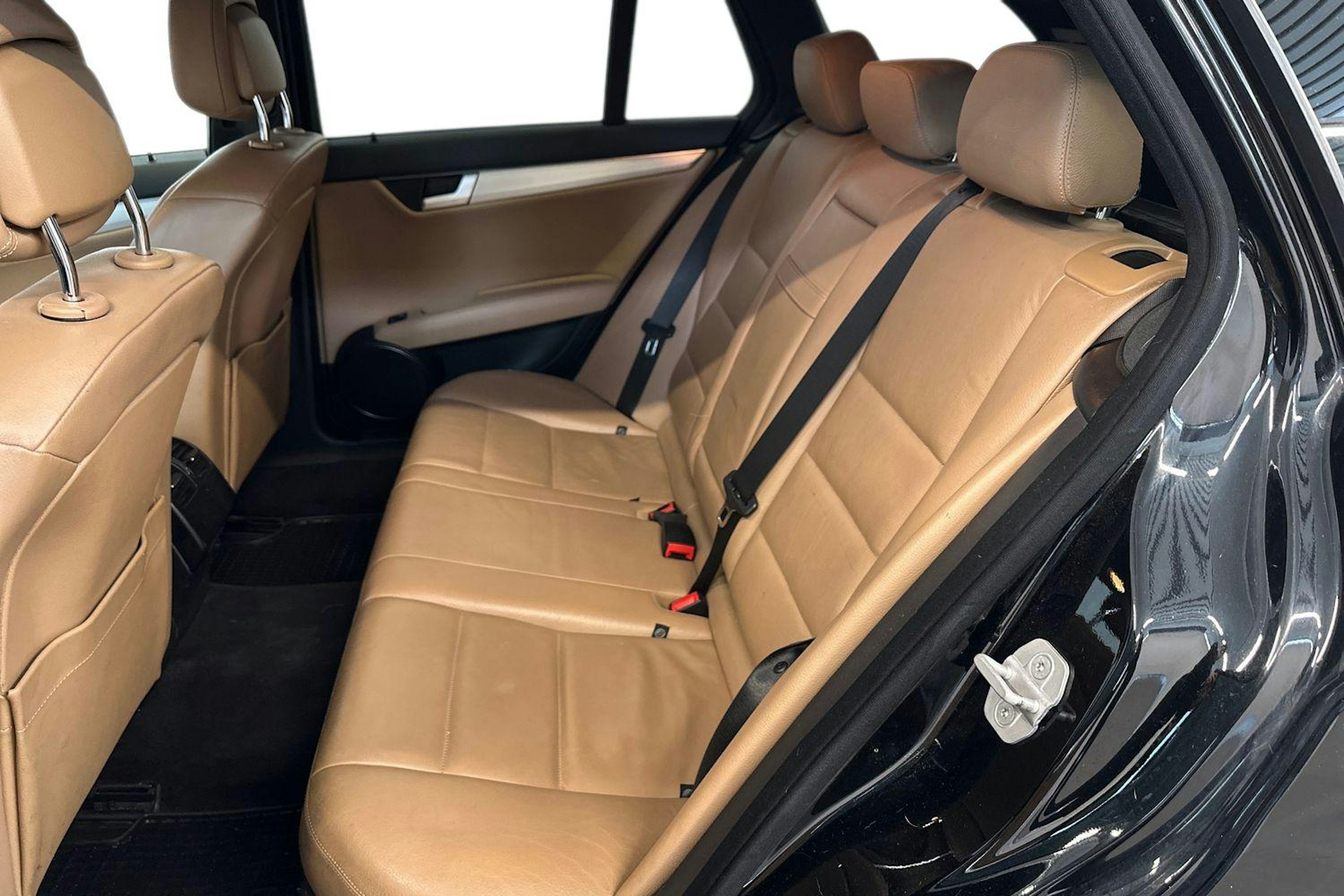 musta Mercedes-Benz C 2013 kuva 8.