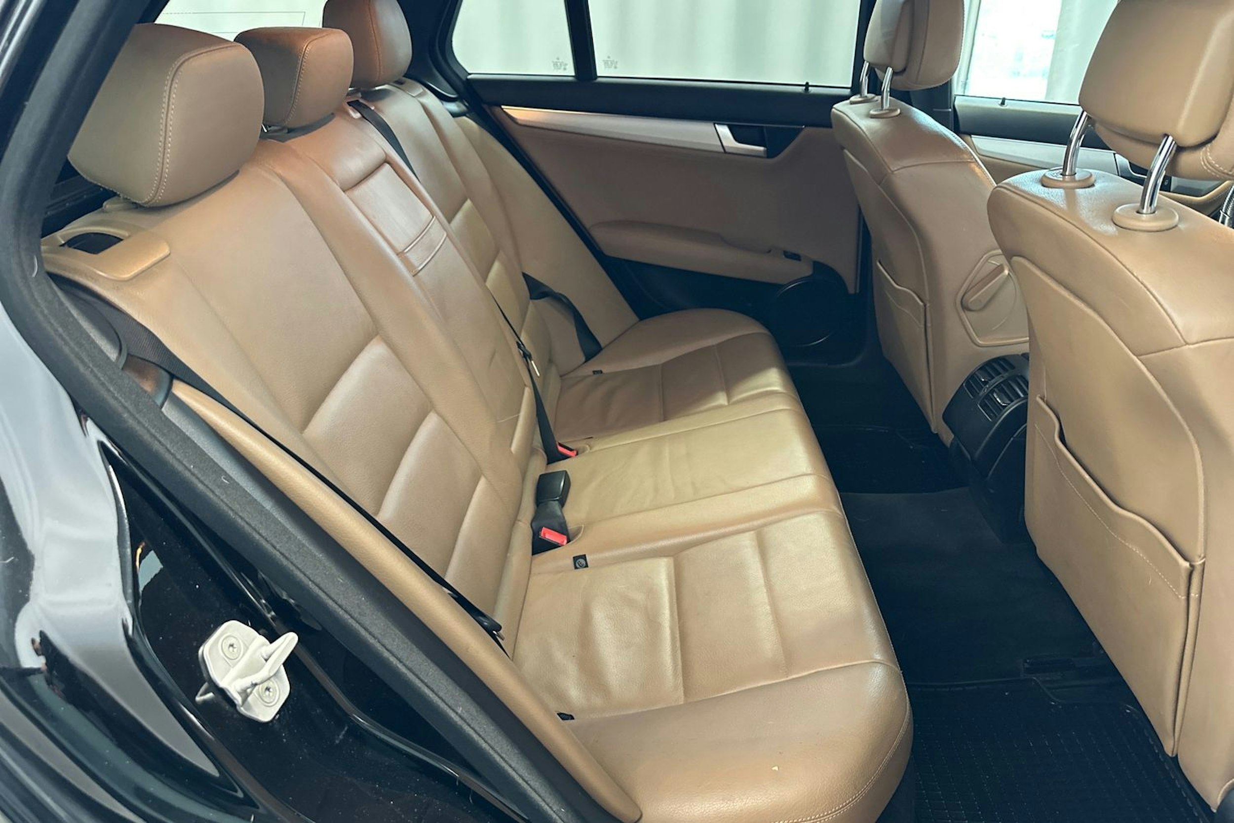 musta Mercedes-Benz C 2013 kuva 11.