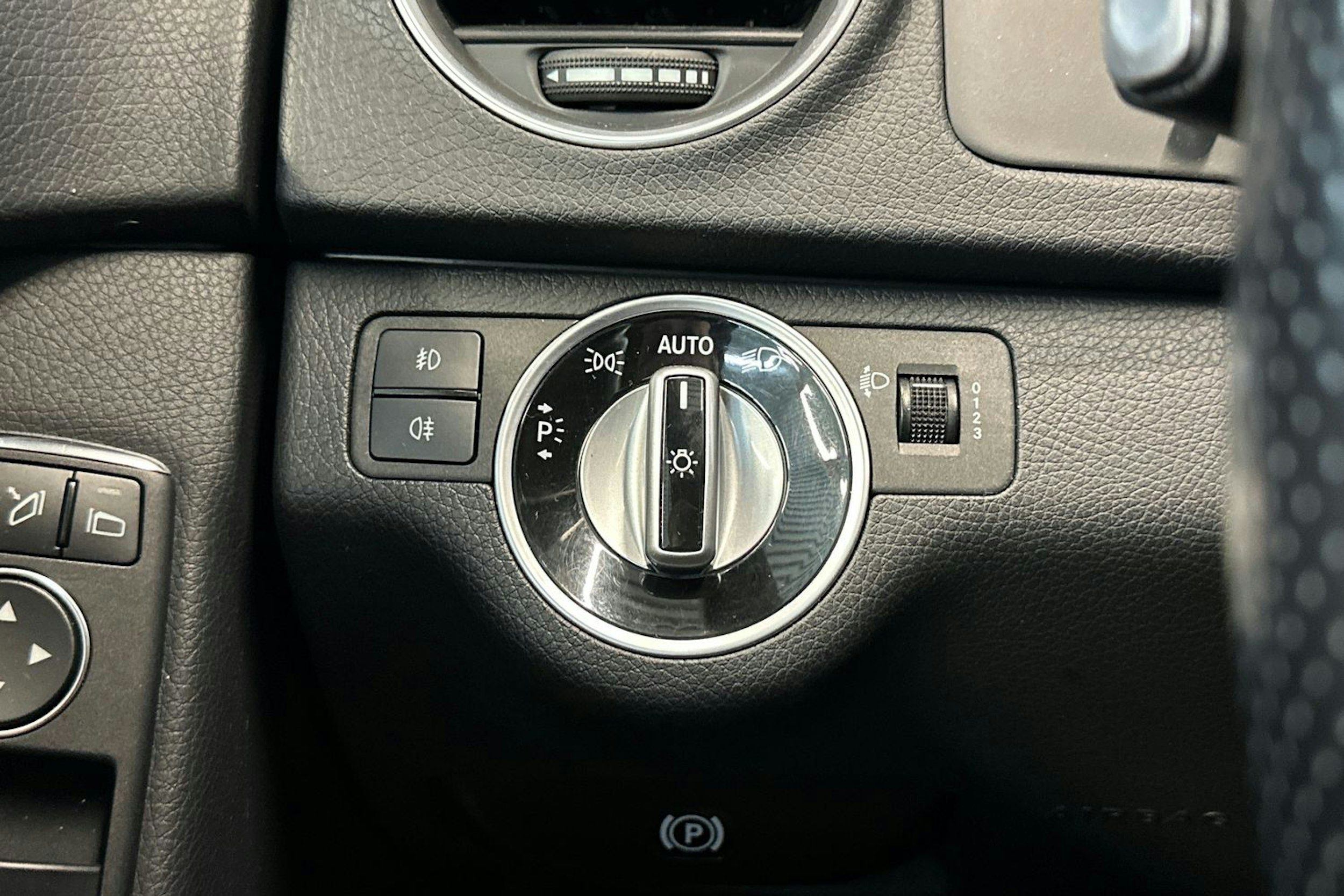 musta Mercedes-Benz C 2013 kuva 17.