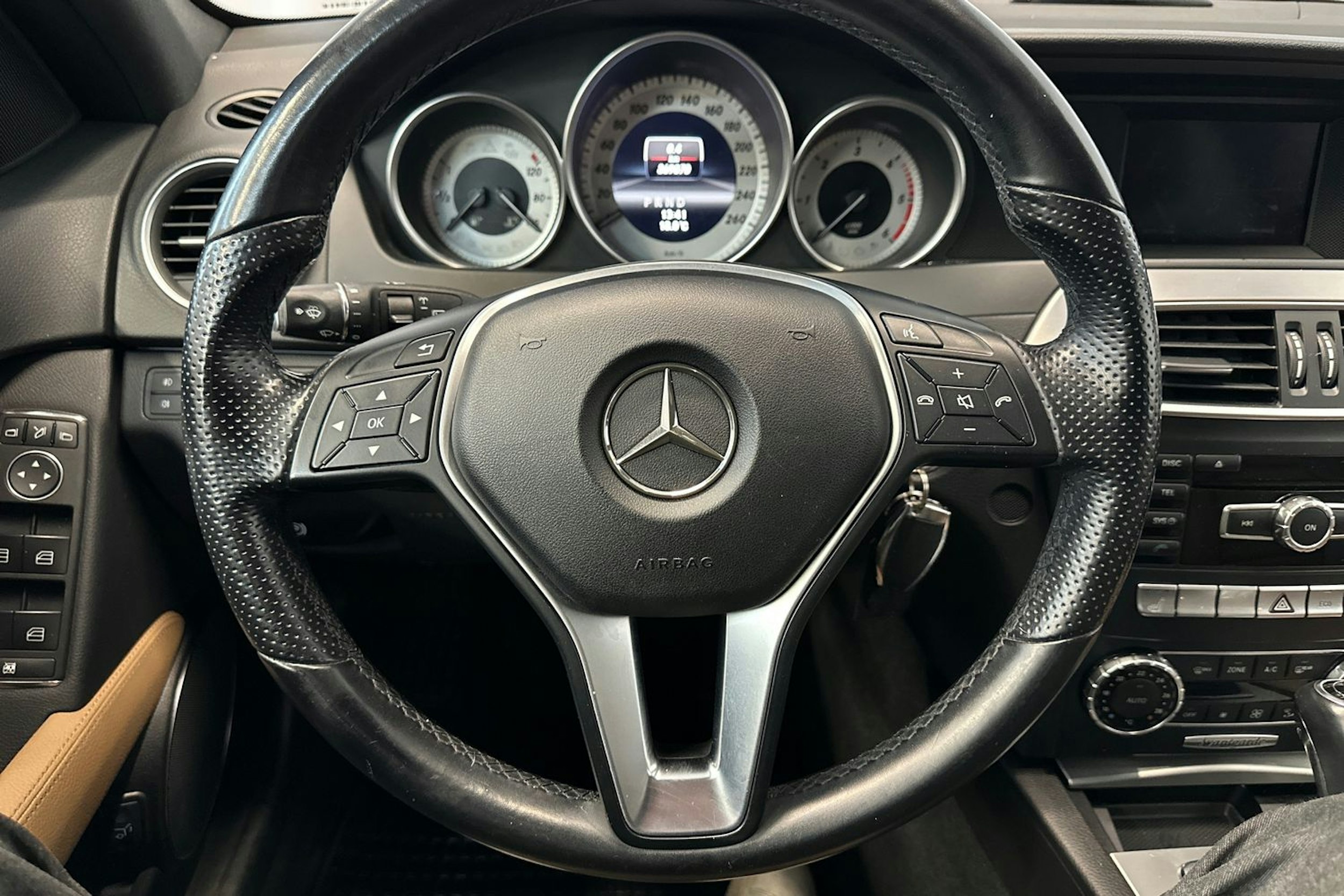 musta Mercedes-Benz C 2013 kuva 19.