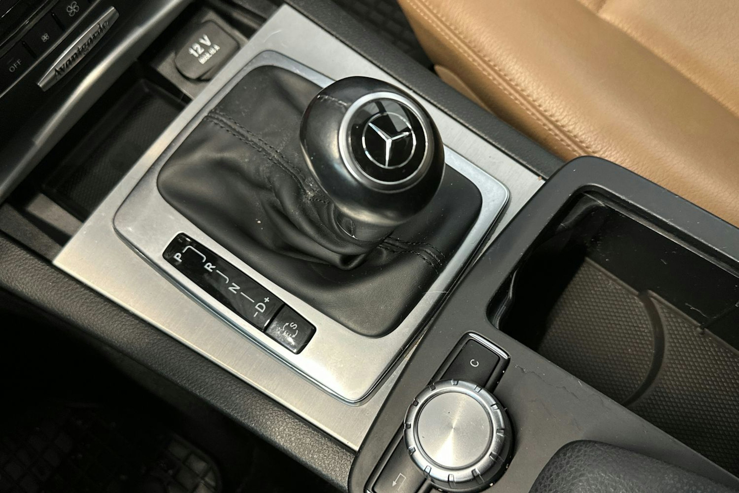 musta Mercedes-Benz C 2013 kuva 28.