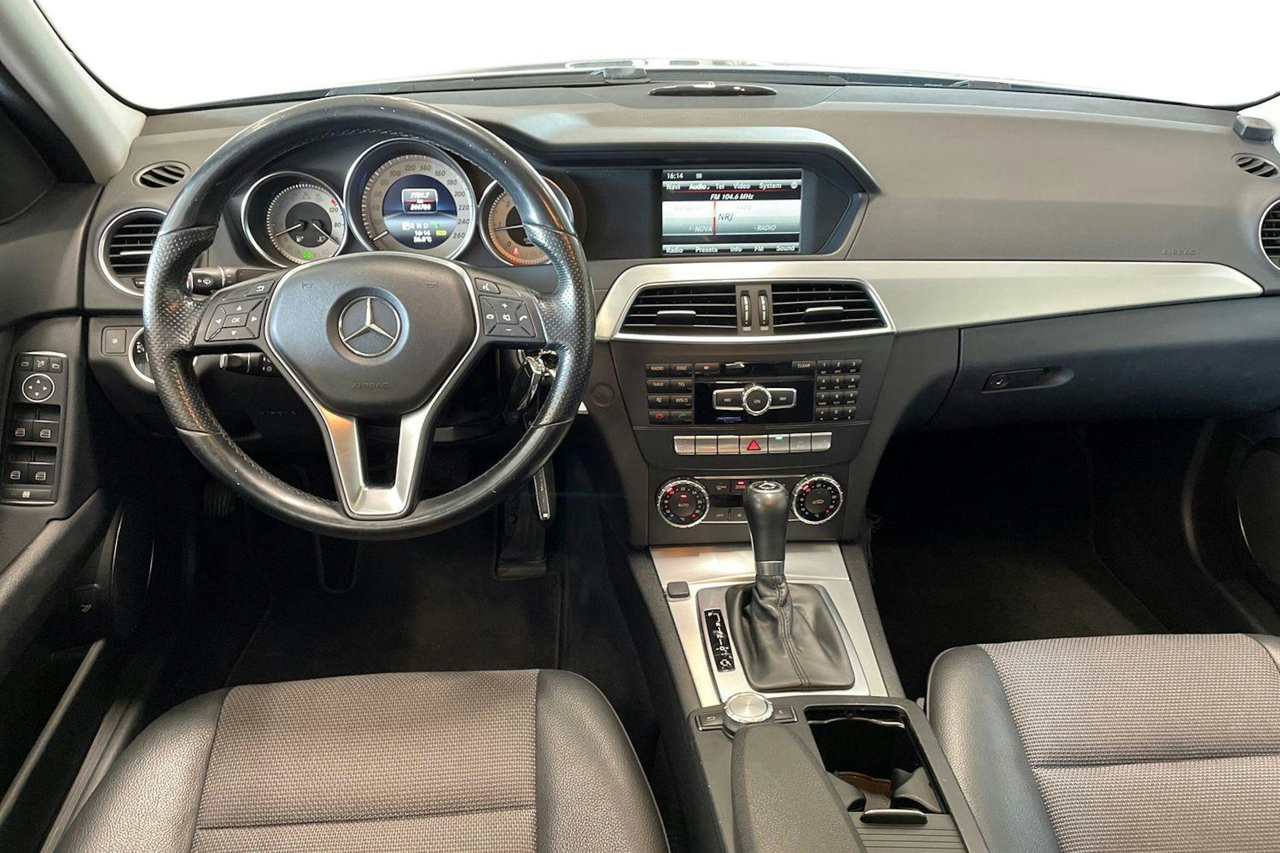 harmaa Mercedes-Benz C 2013 kuva 9.