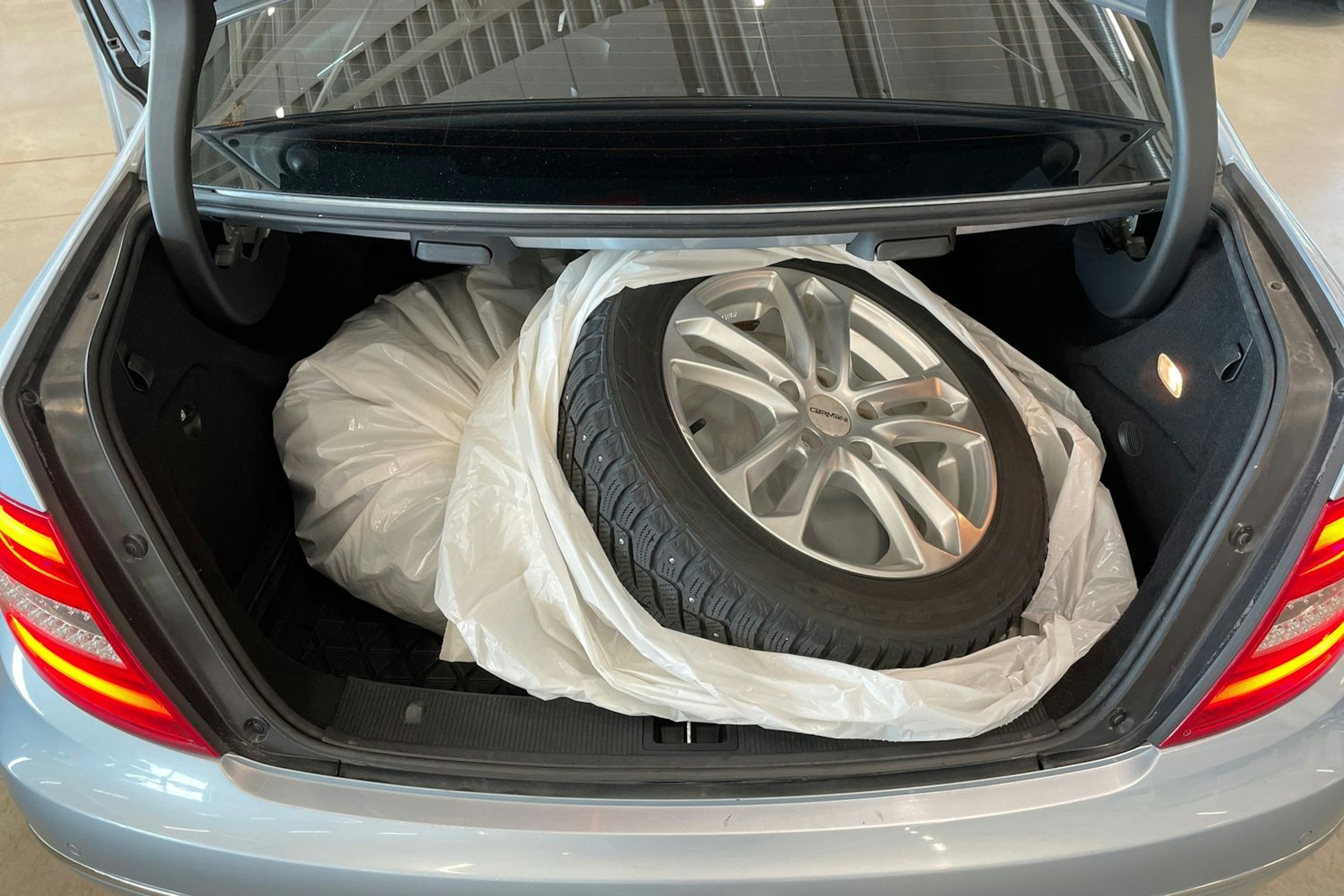 harmaa Mercedes-Benz C 2013 kuva 27.