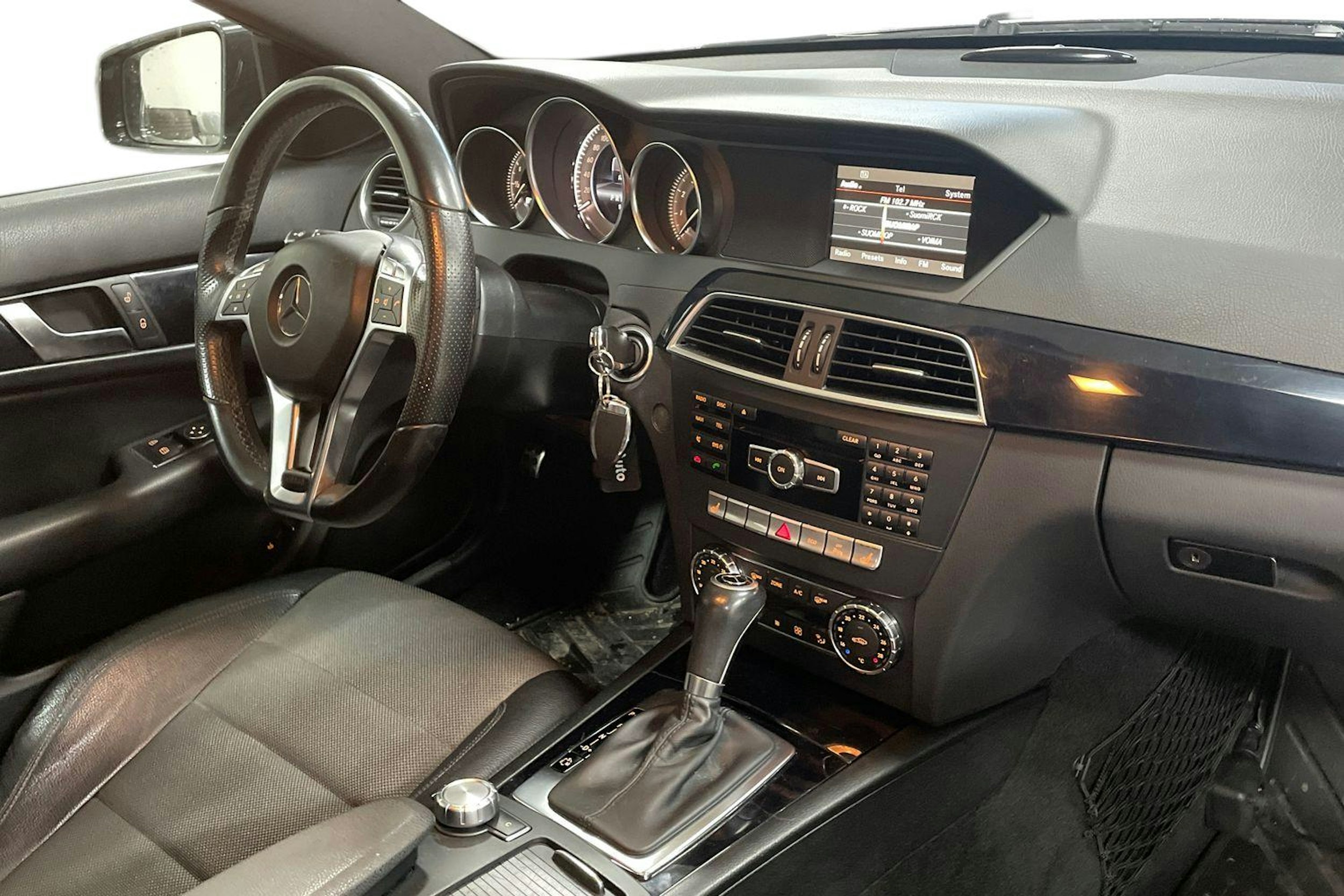 Musta Mercedes-Benz C 2013 kuva 9.