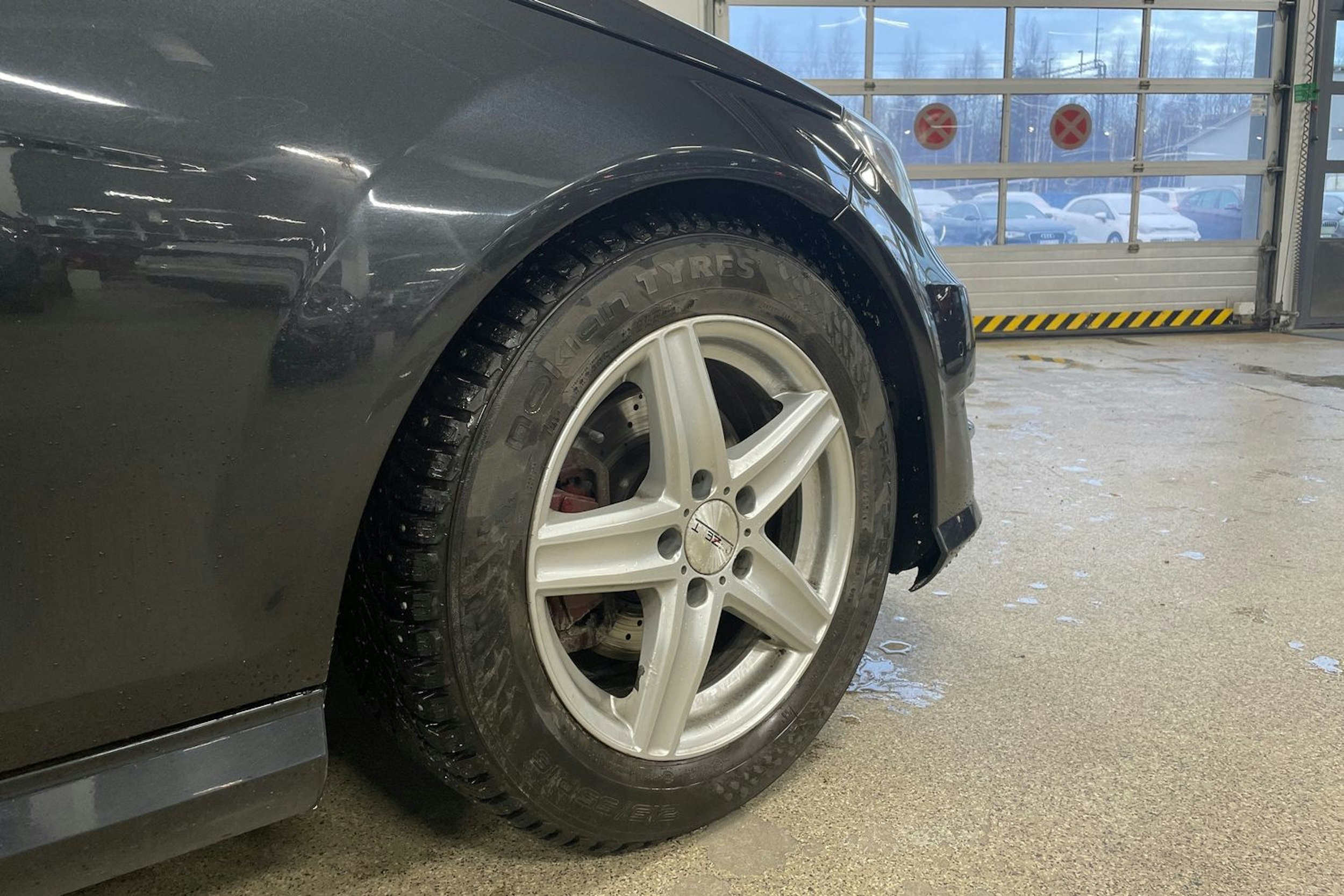 Musta Mercedes-Benz C 2013 kuva 13.