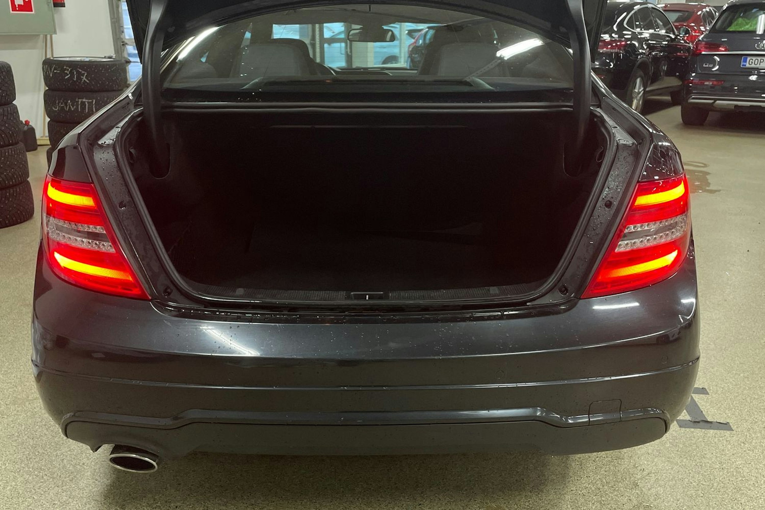 Musta Mercedes-Benz C 2013 kuva 22.