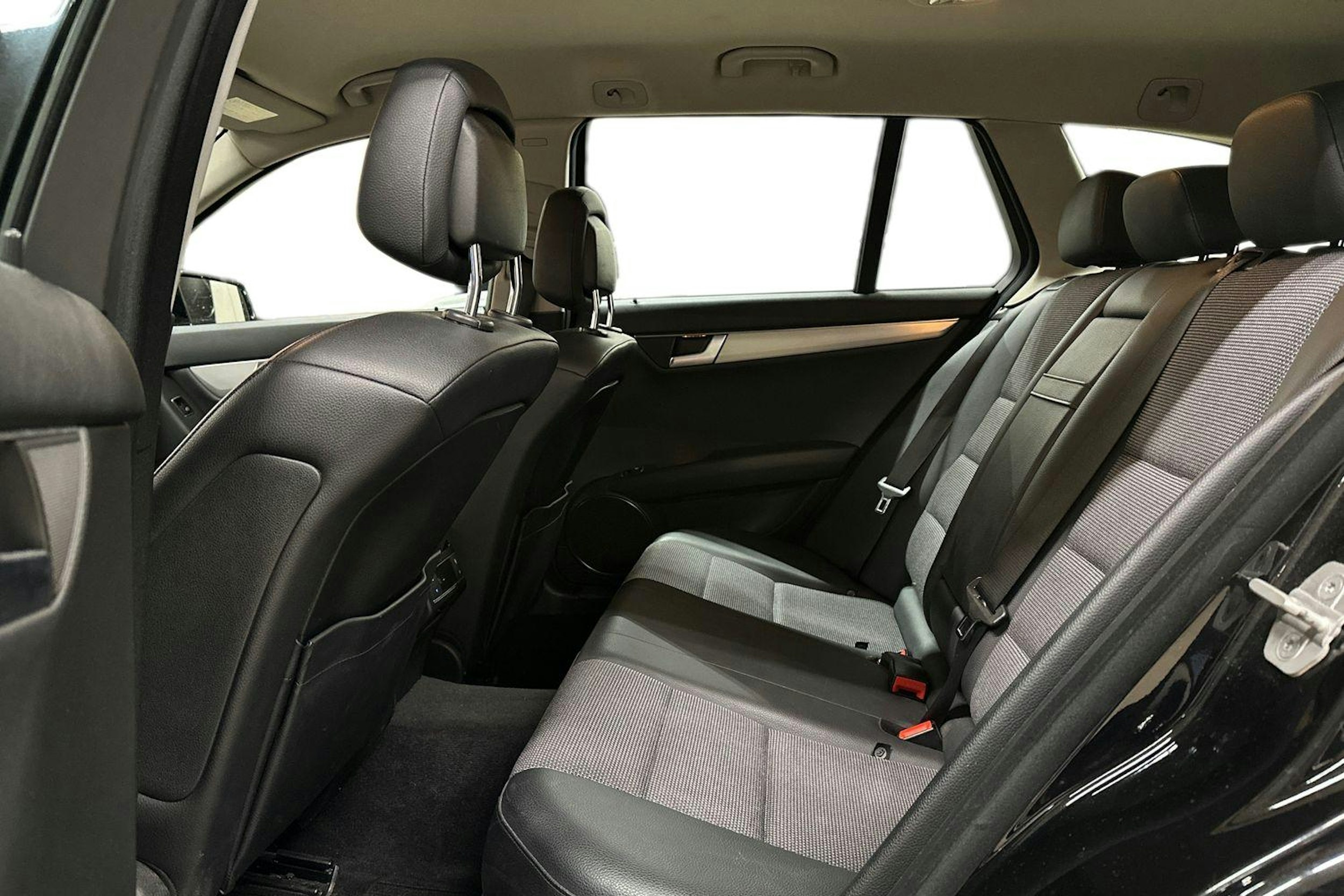 Musta Mercedes-Benz C 2013 kuva 10.