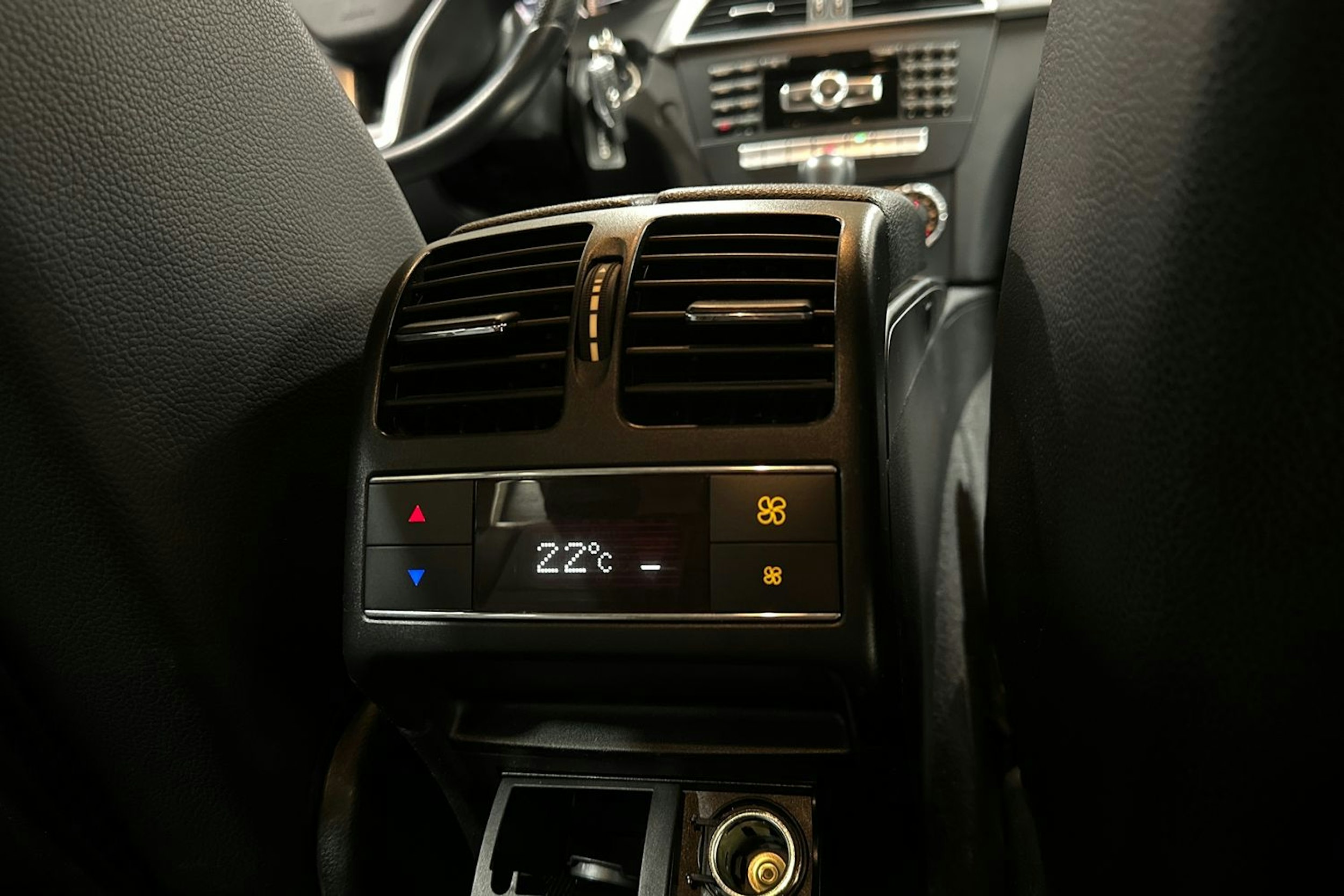 Musta Mercedes-Benz C 2013 kuva 15.