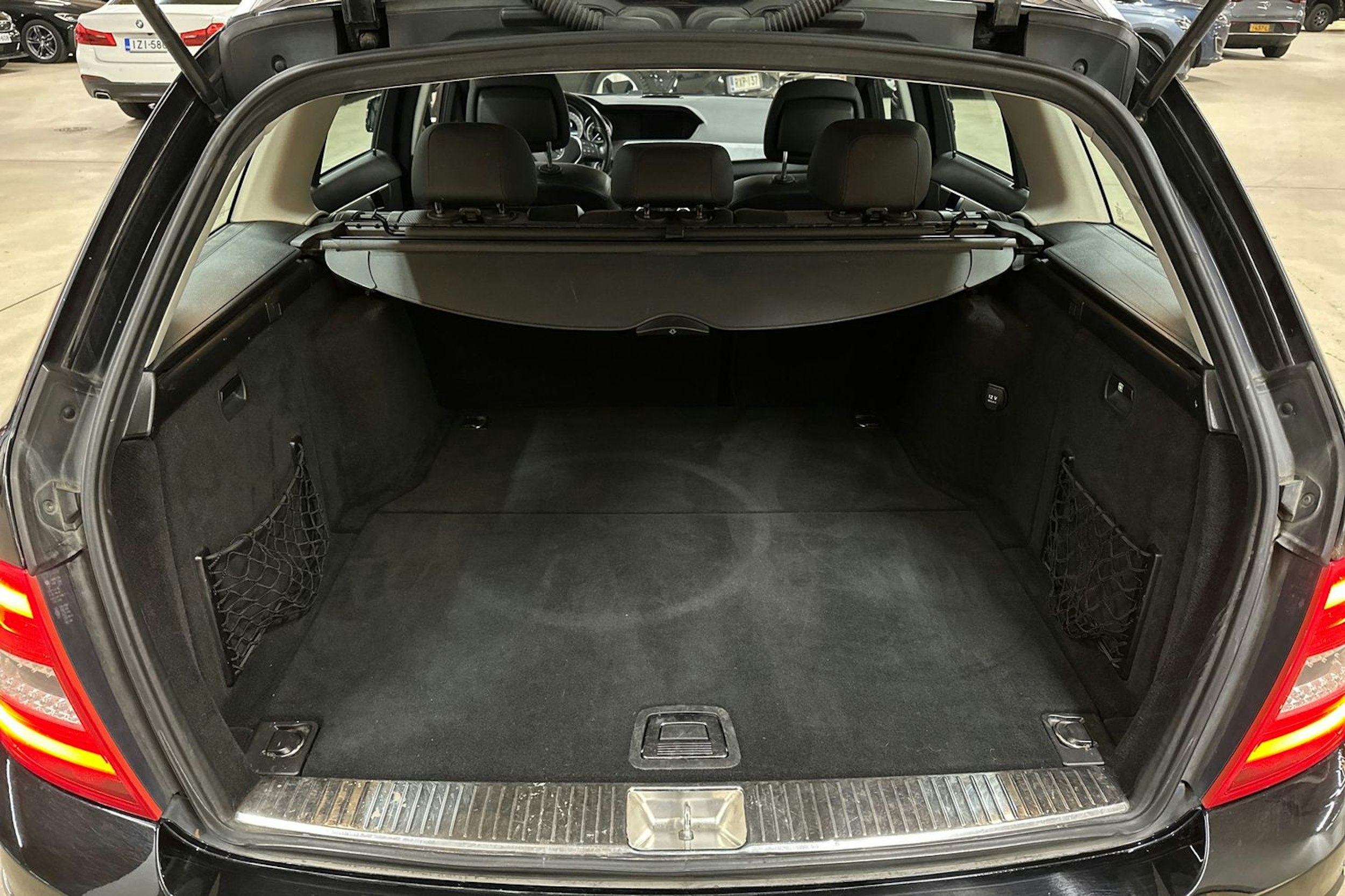 Musta Mercedes-Benz C 2013 kuva 28.