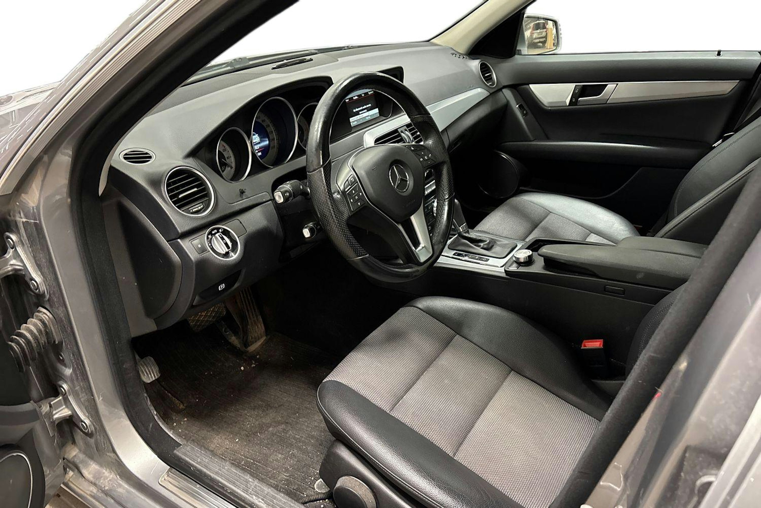 Harmaa Mercedes-Benz C 2013 kuva 3.