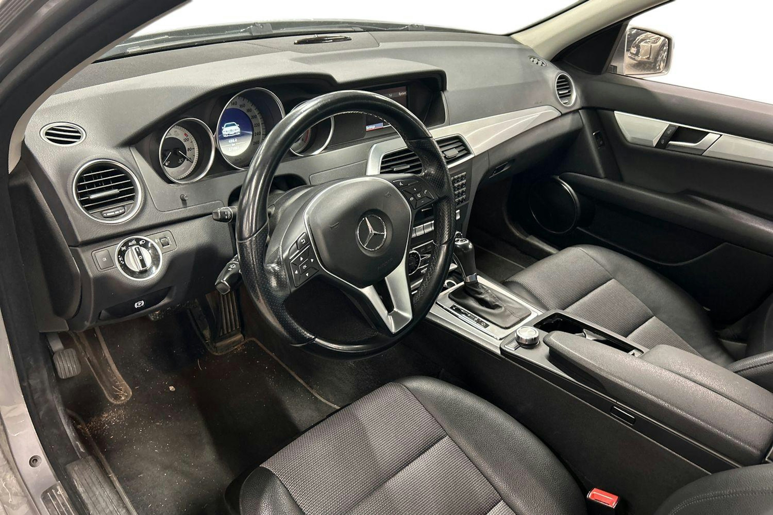 harmaa Mercedes-Benz C 2013 kuva 3.