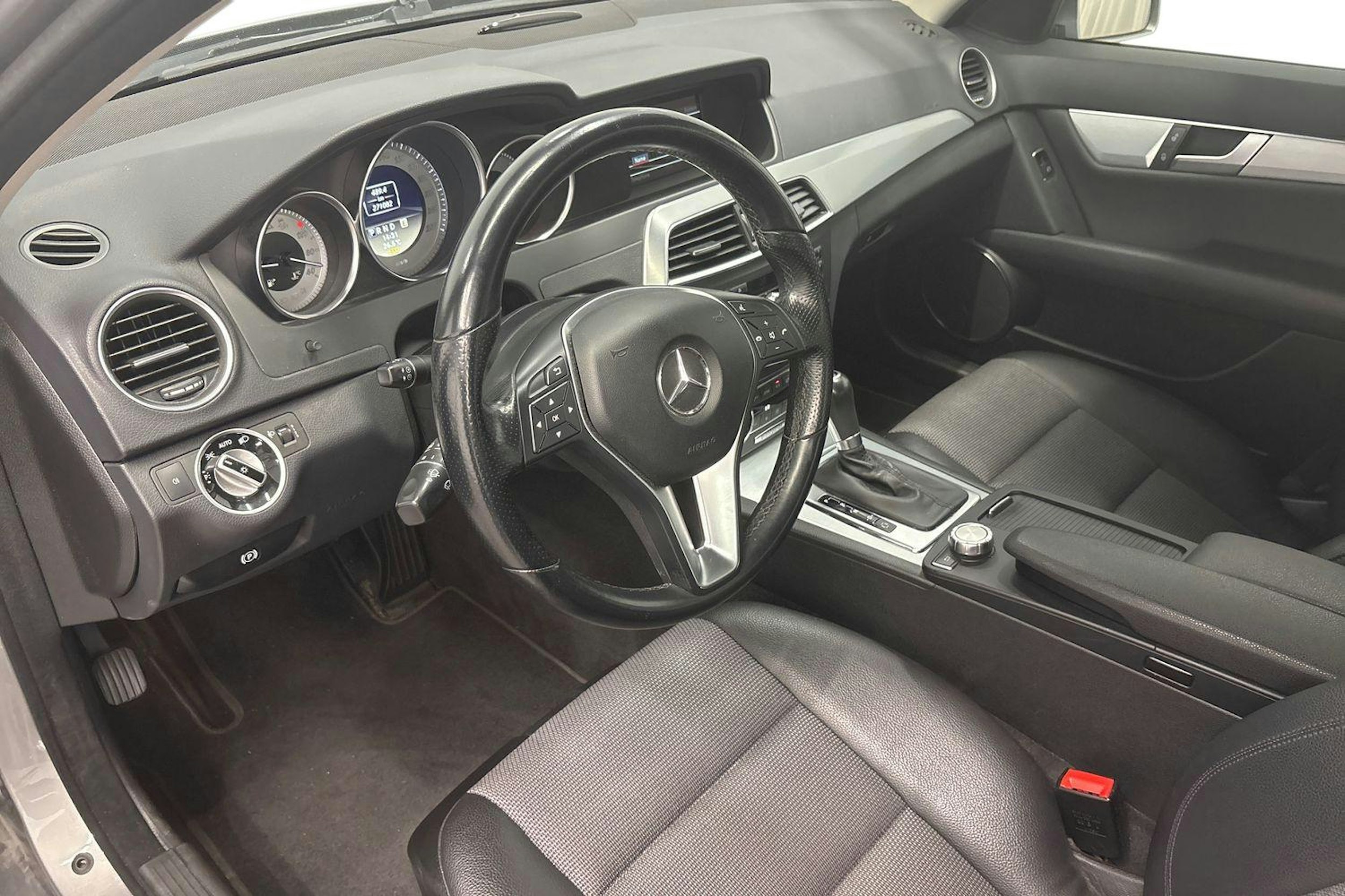 harmaa Mercedes-Benz C 2013 kuva 6.