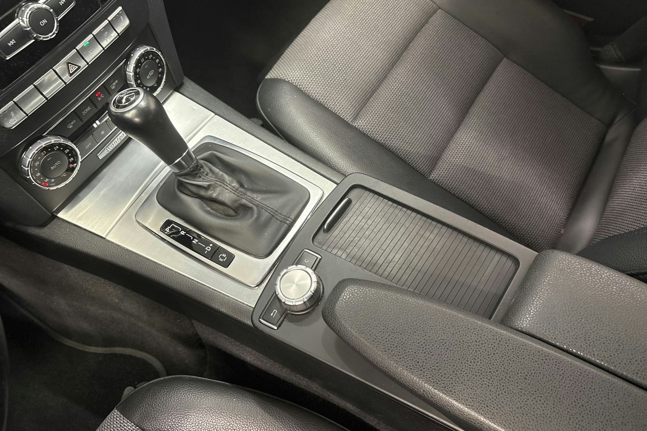 harmaa Mercedes-Benz C 2013 kuva 18.