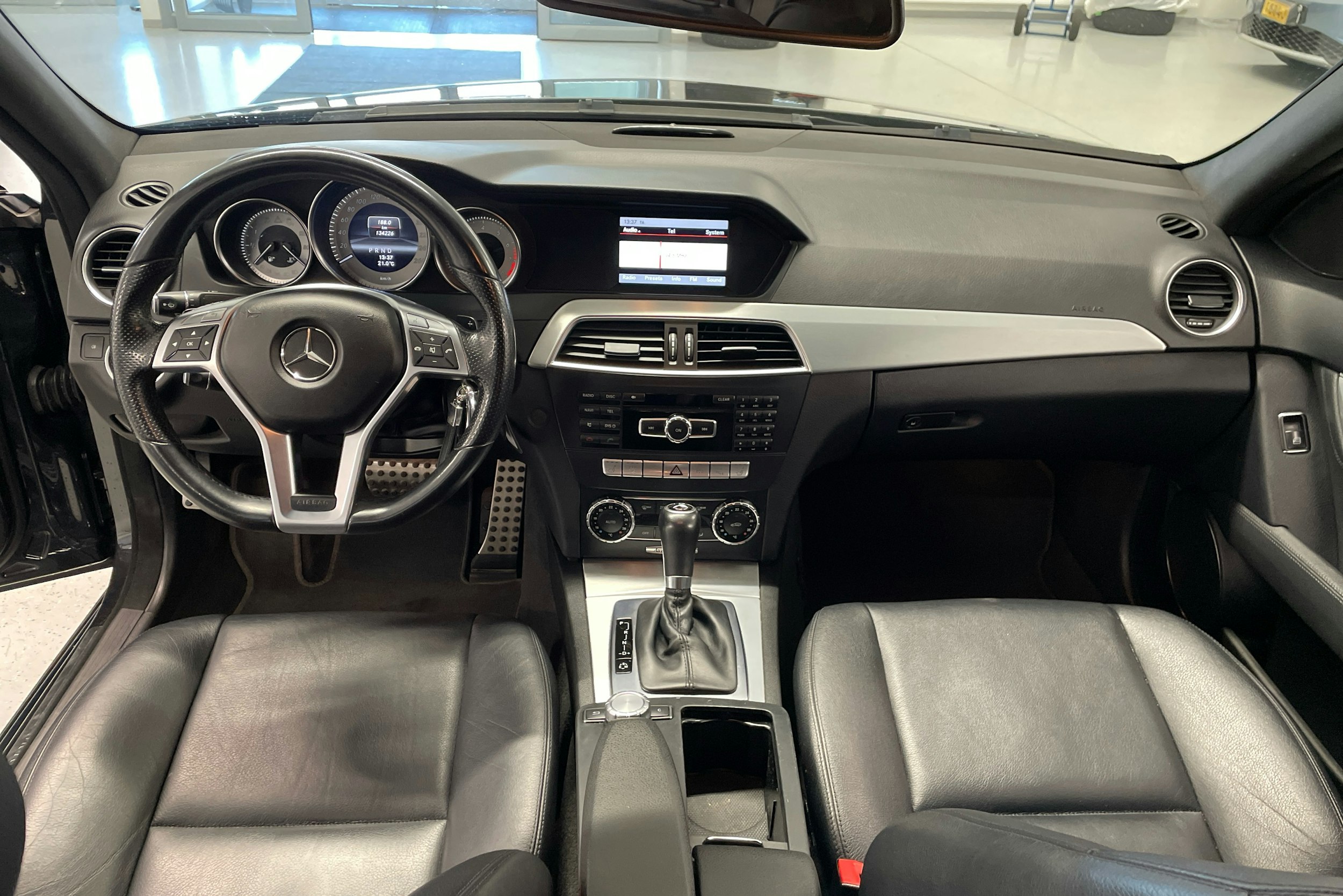 musta Mercedes-Benz C 2013 kuva 7.