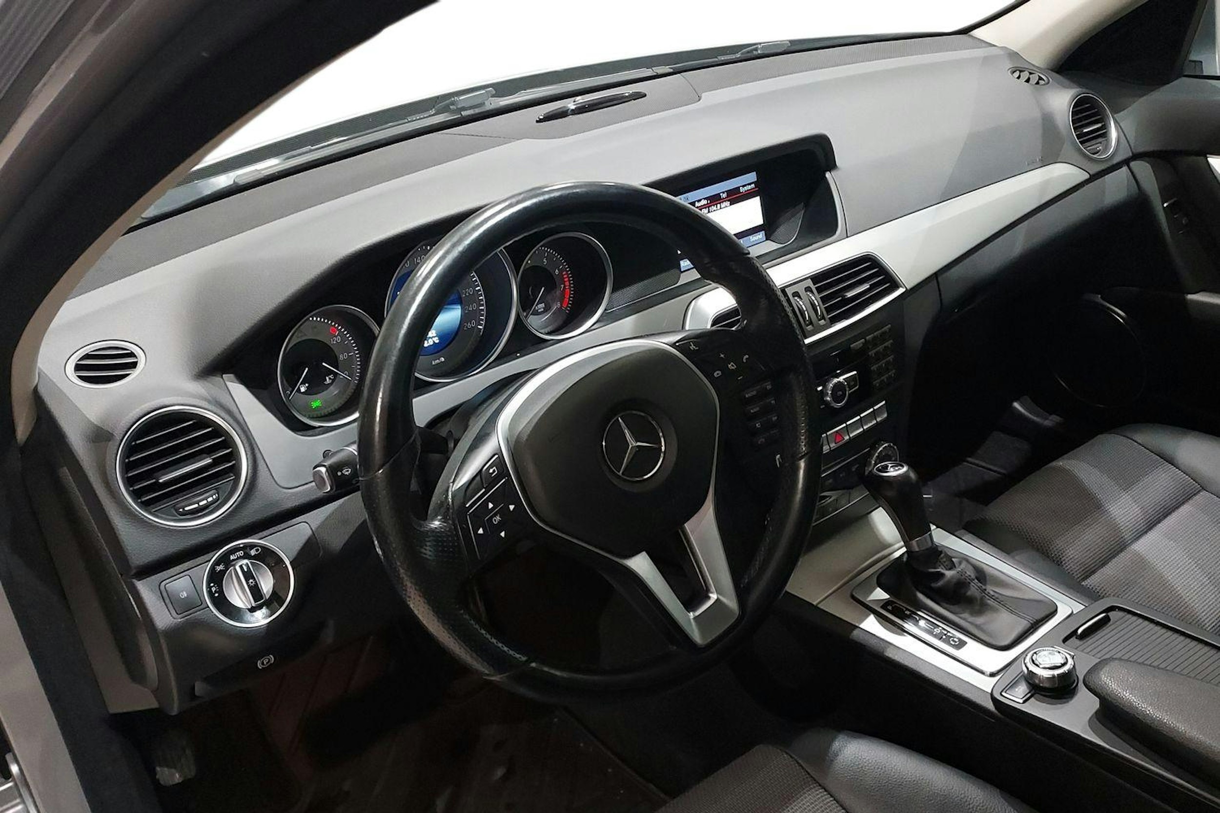 harmaa Mercedes-Benz C 2013 kuva 7.