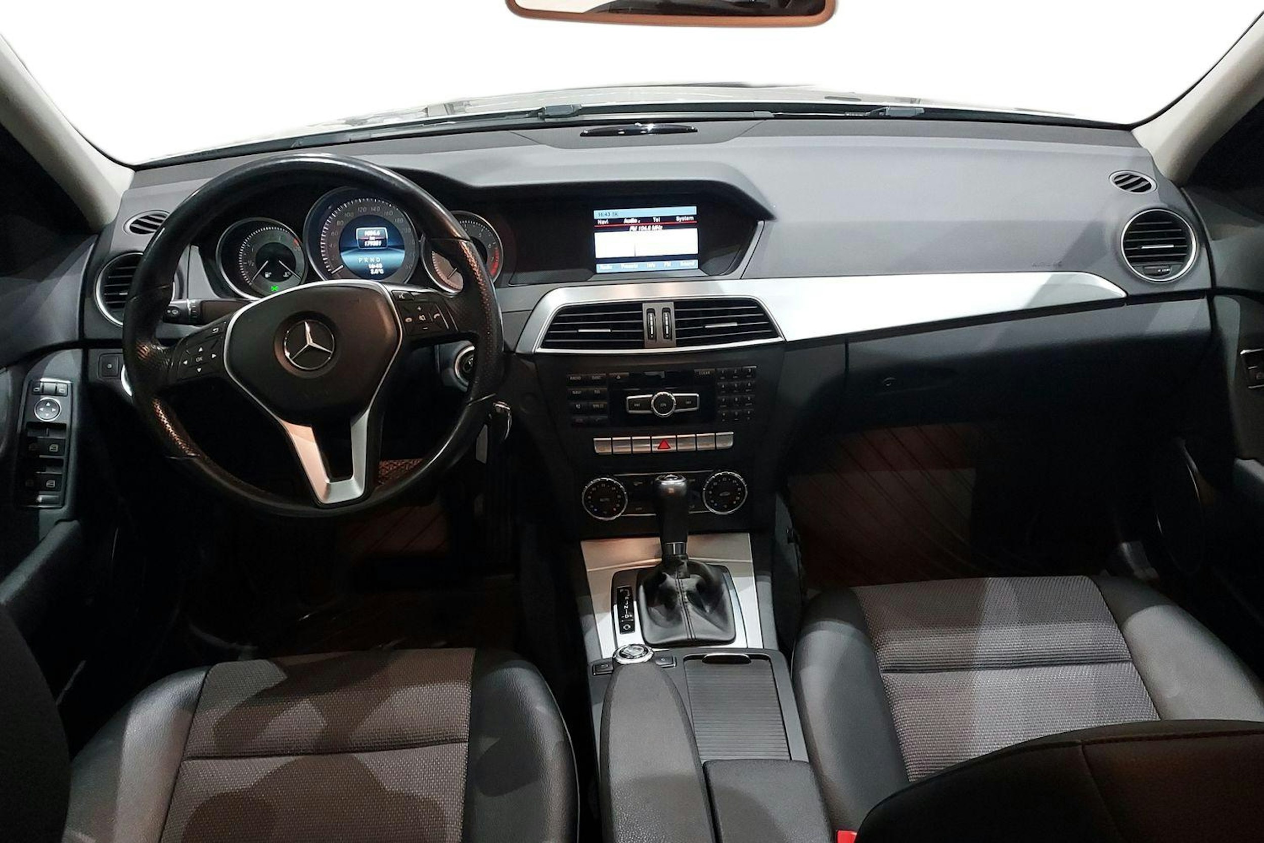 harmaa Mercedes-Benz C 2013 kuva 9.