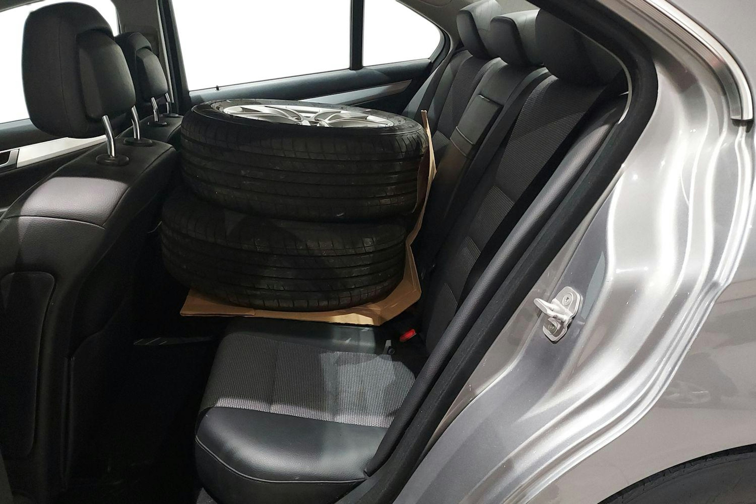 harmaa Mercedes-Benz C 2013 kuva 10.