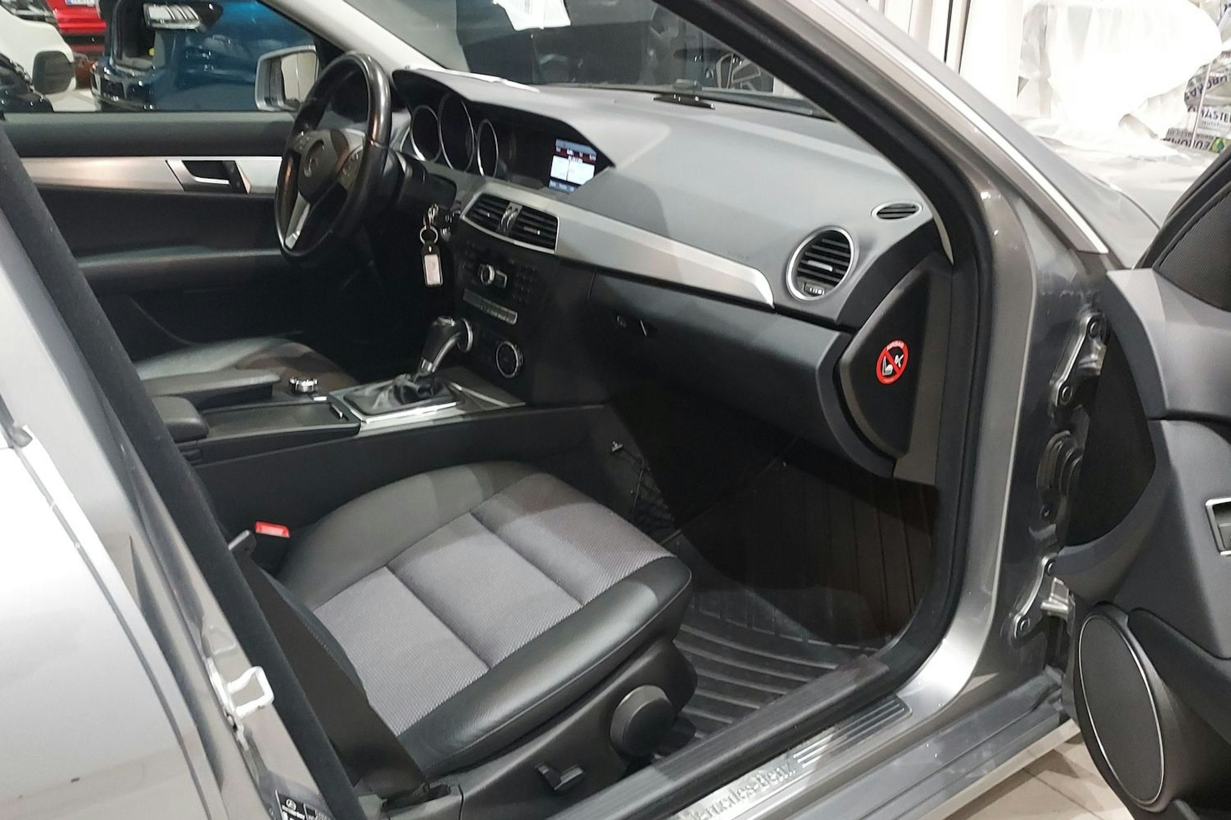 harmaa Mercedes-Benz C 2013 kuva 27.