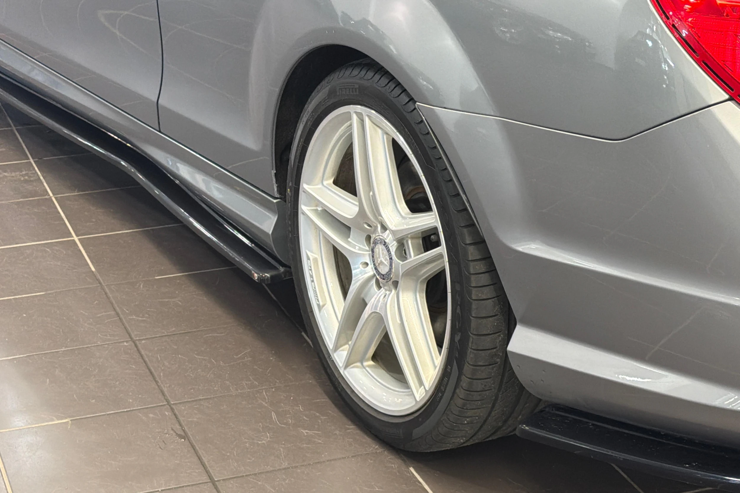 Harmaa Mercedes-Benz C 2013 kuva 9.