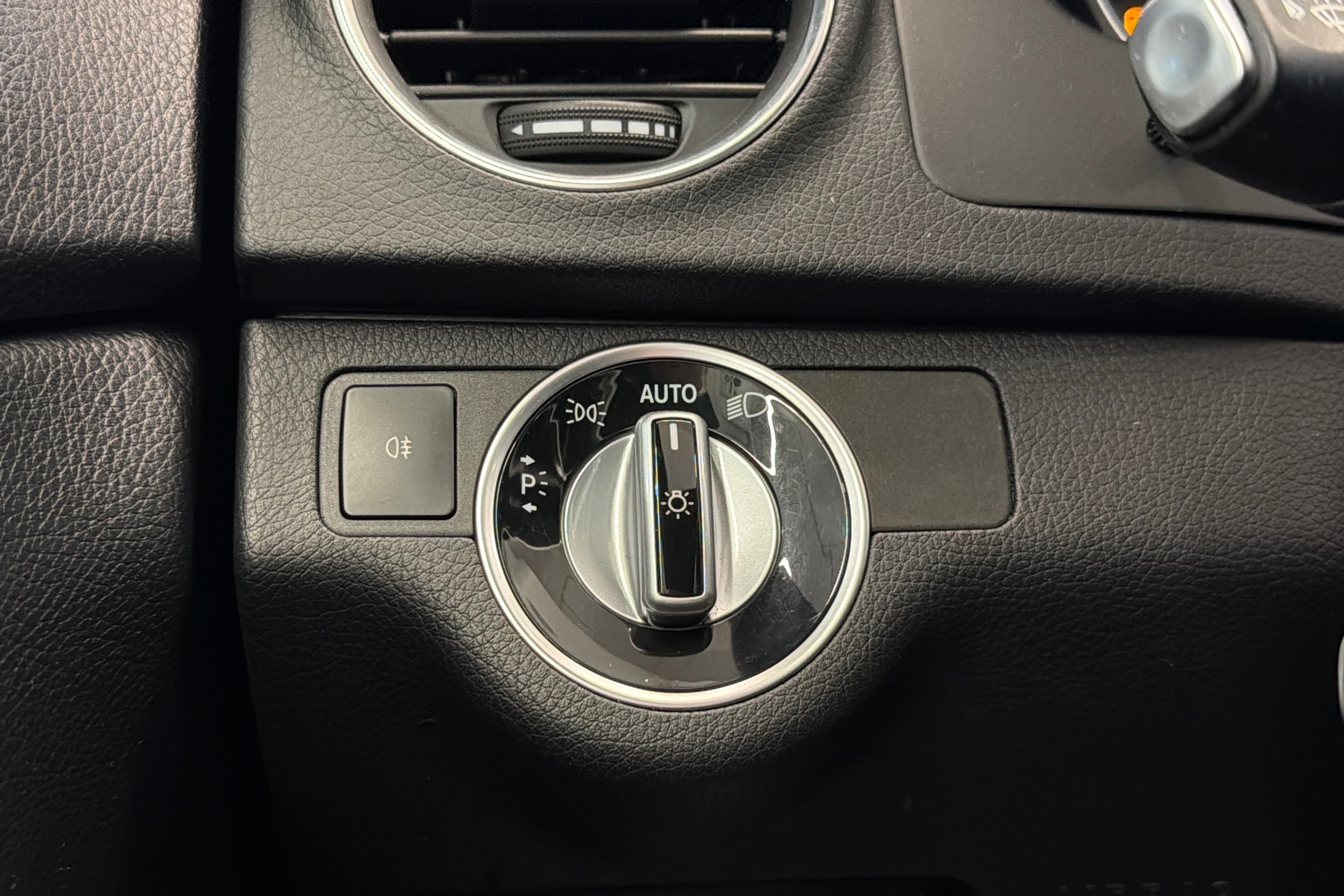 Harmaa Mercedes-Benz C 2013 kuva 17.