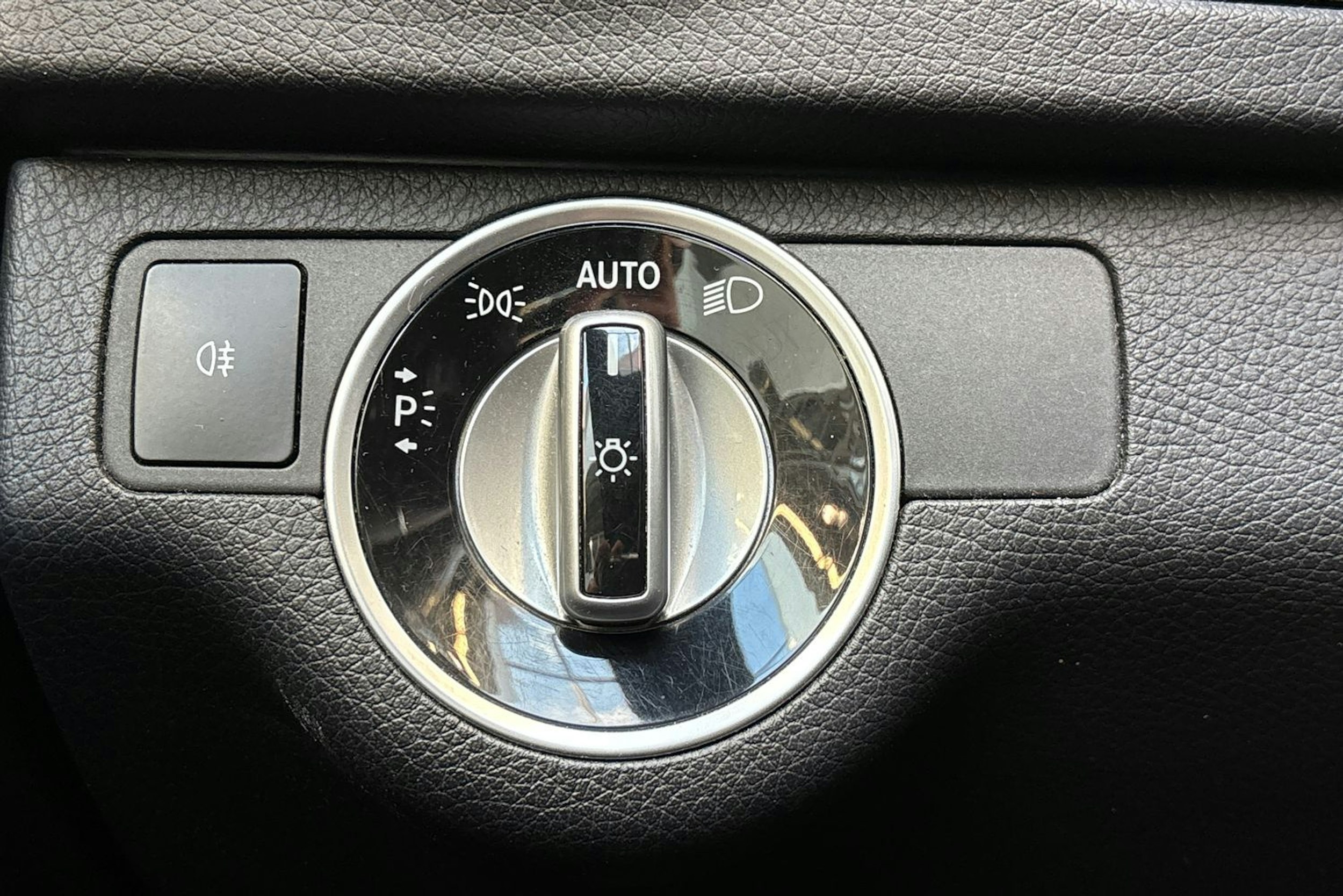 harmaa Mercedes-Benz C 2014 kuva 19.