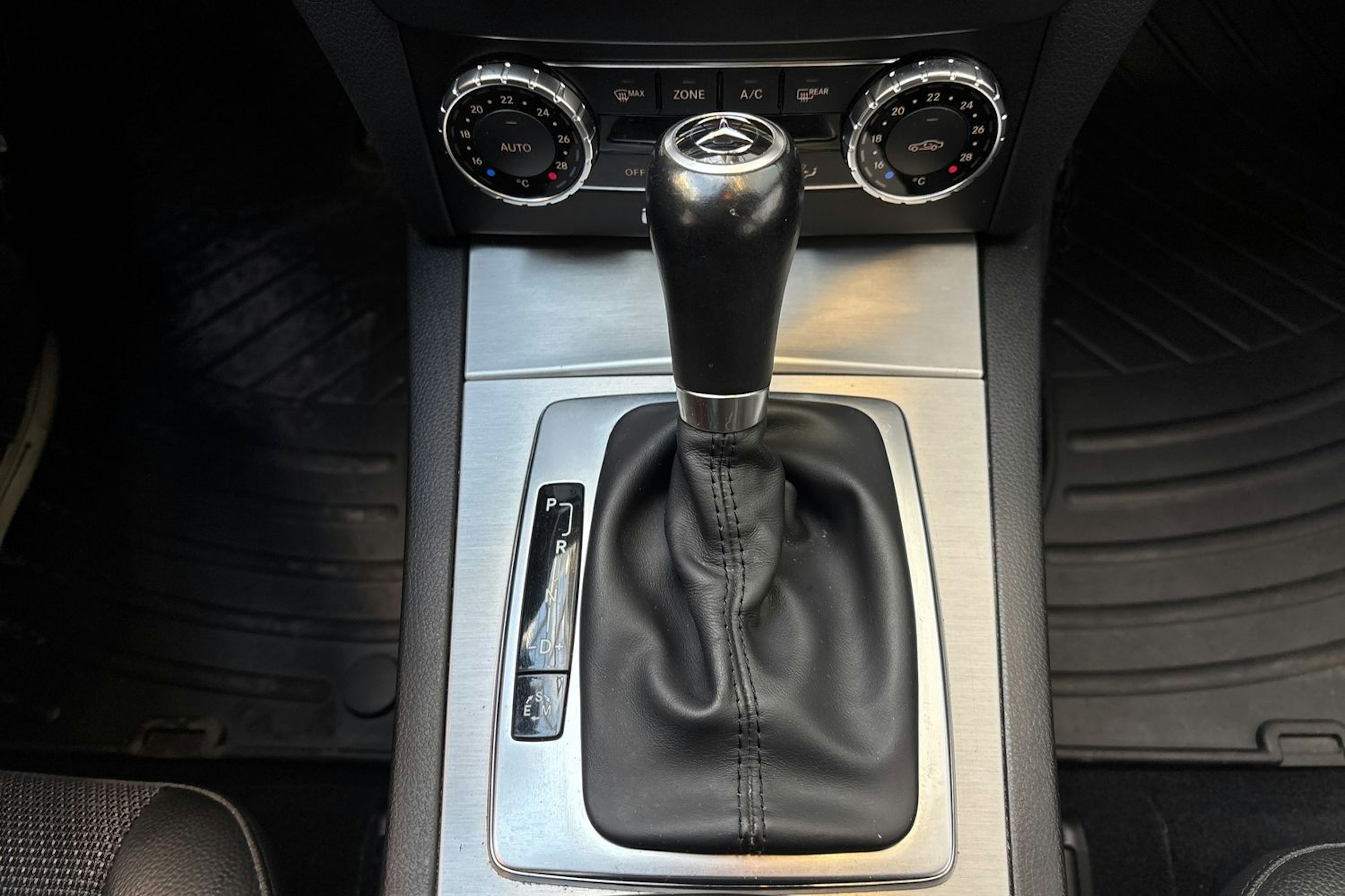 harmaa Mercedes-Benz C 2014 kuva 28.