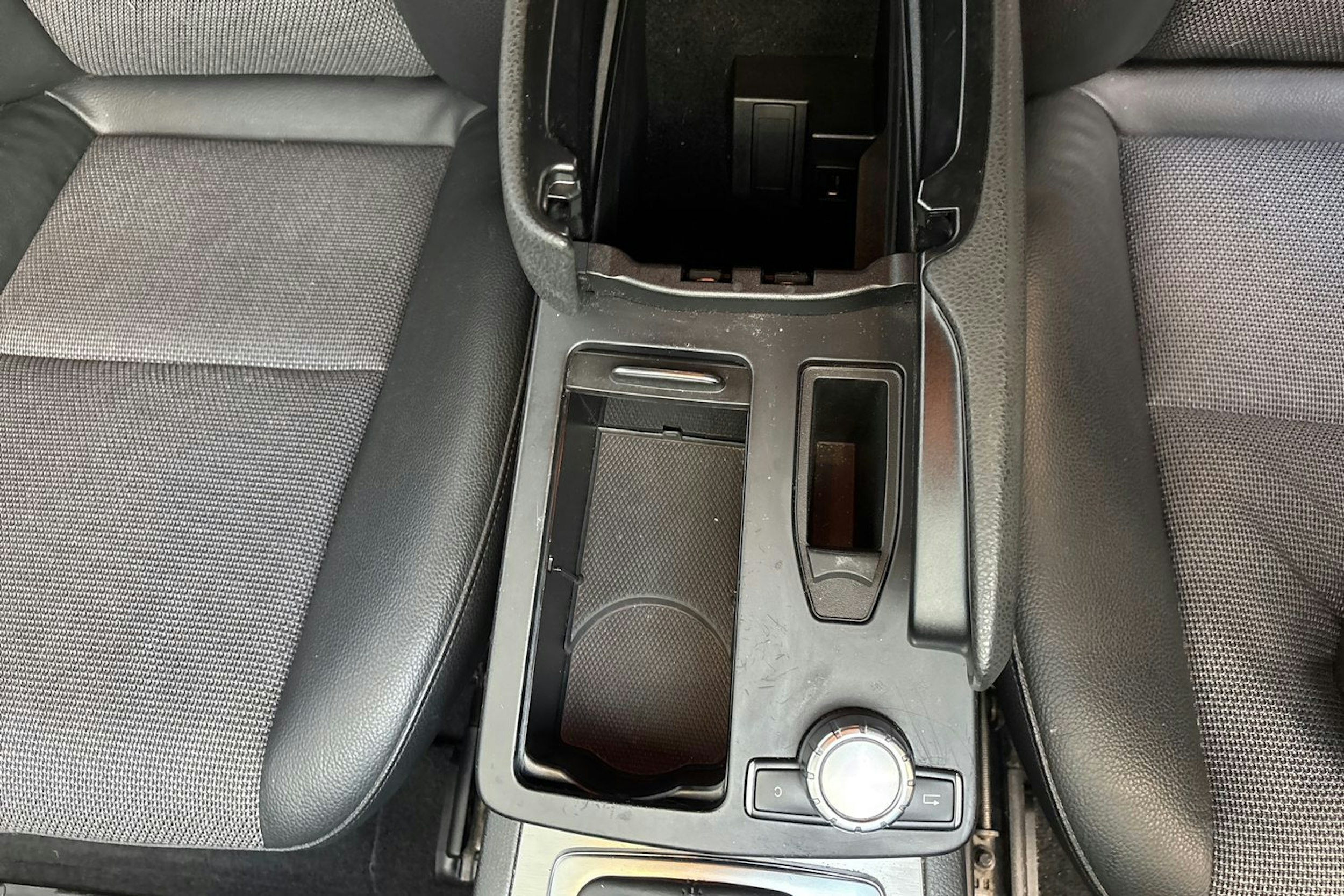 harmaa Mercedes-Benz C 2014 kuva 30.