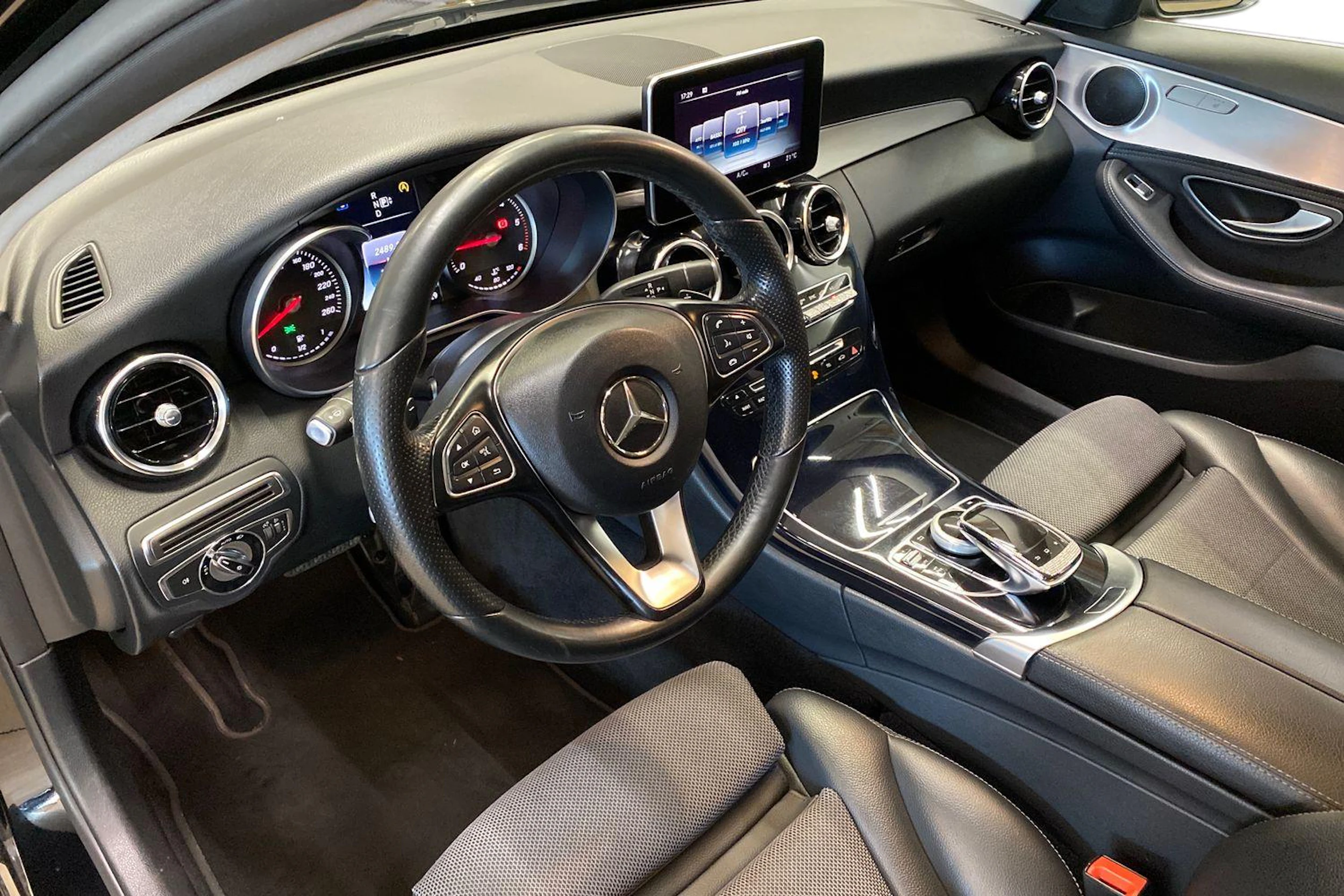 musta Mercedes-Benz C 2014 kuva 3.