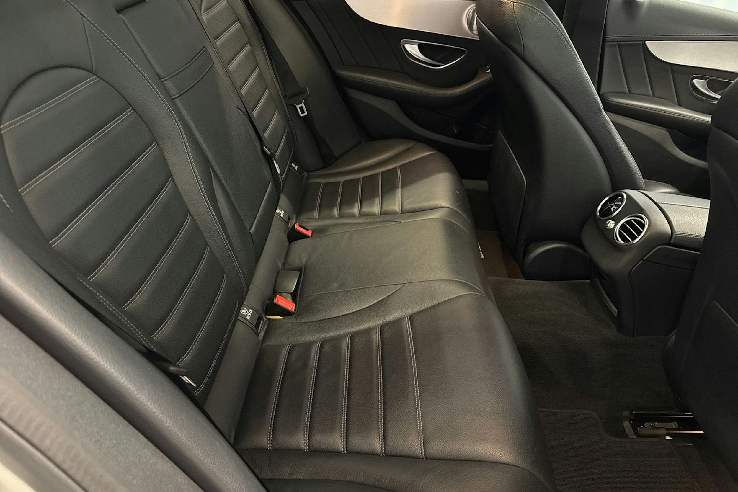 valkoinen Mercedes-Benz C 2014 kuva 16.