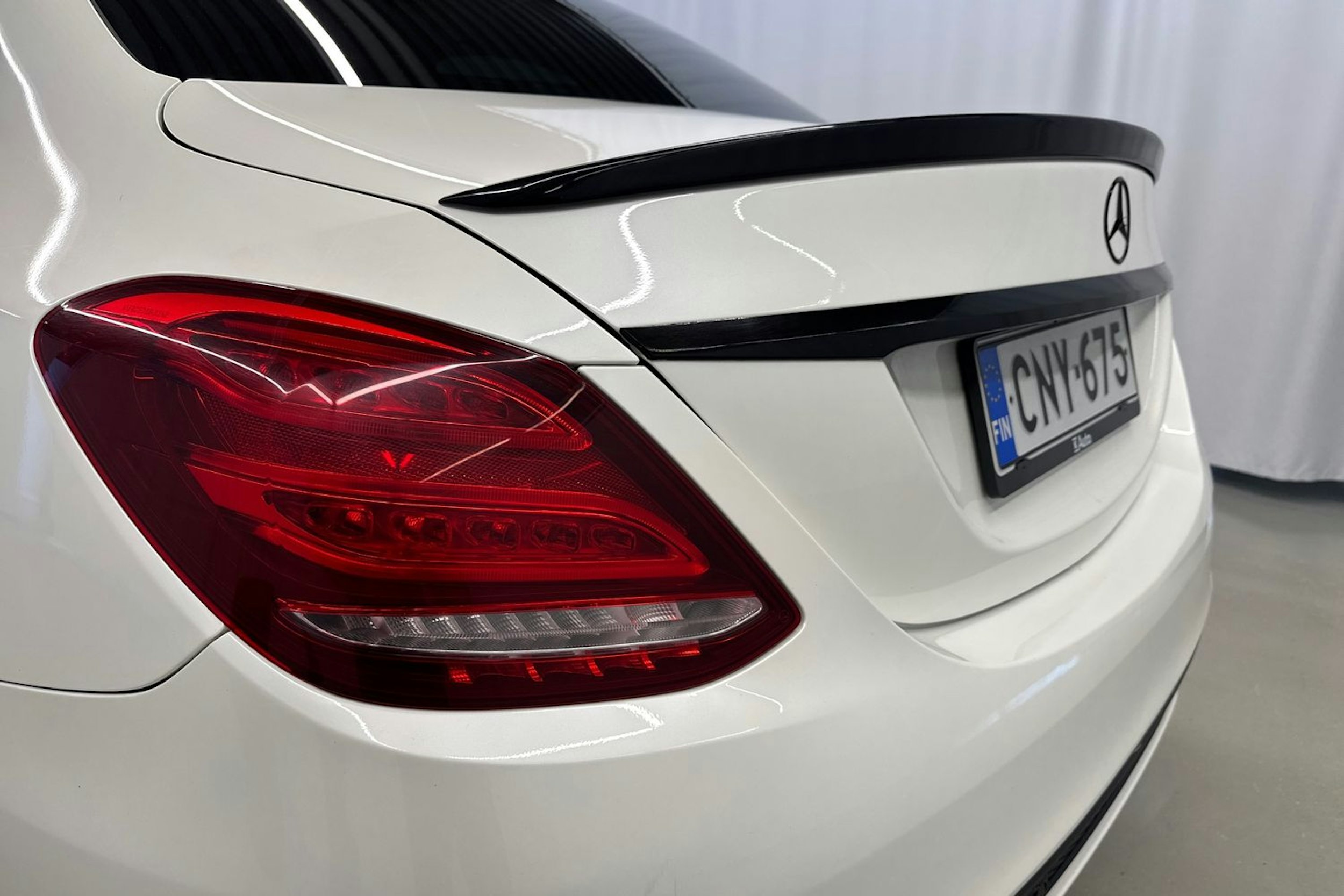 valkoinen Mercedes-Benz C 2014 kuva 18.