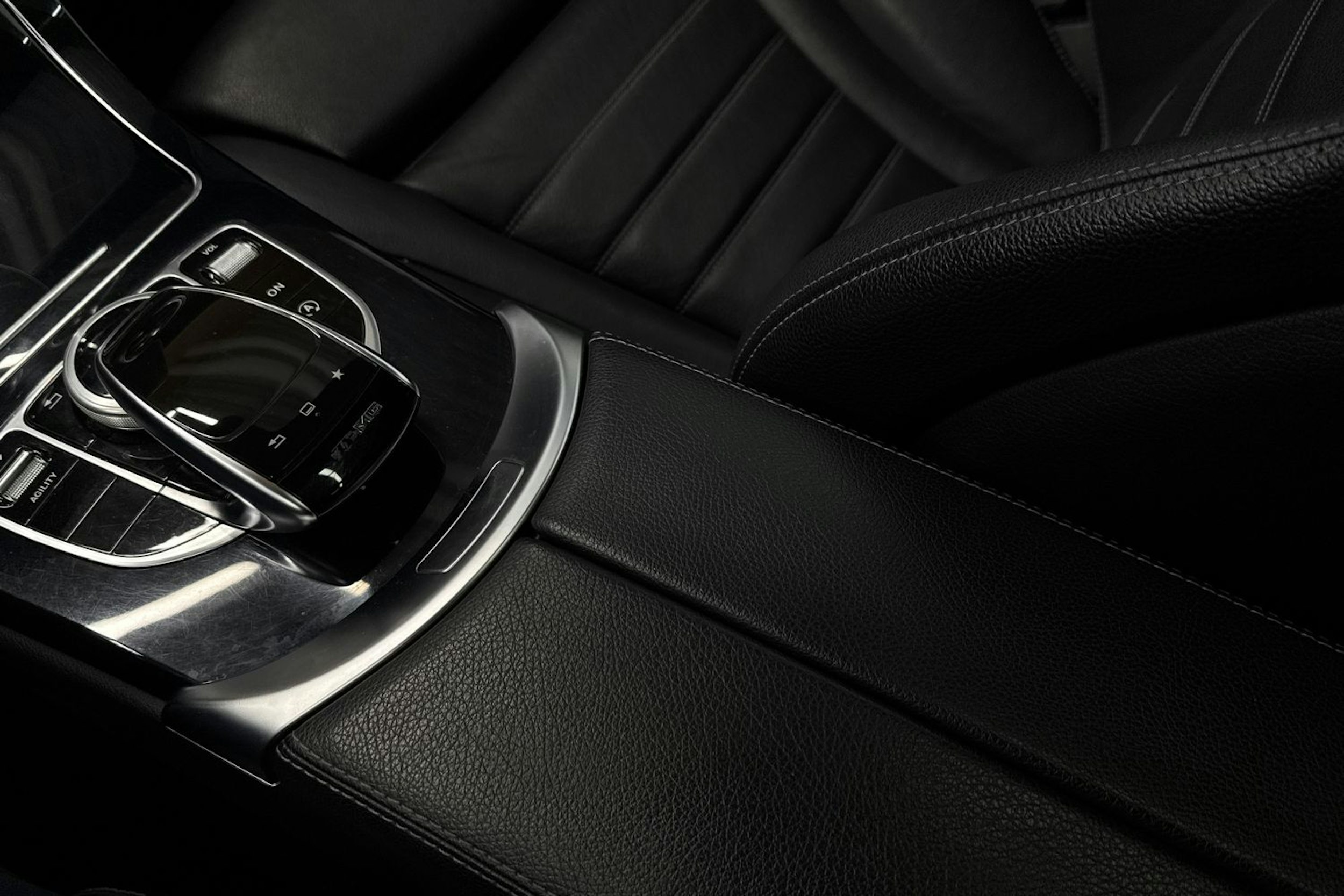 valkoinen Mercedes-Benz C 2014 kuva 25.