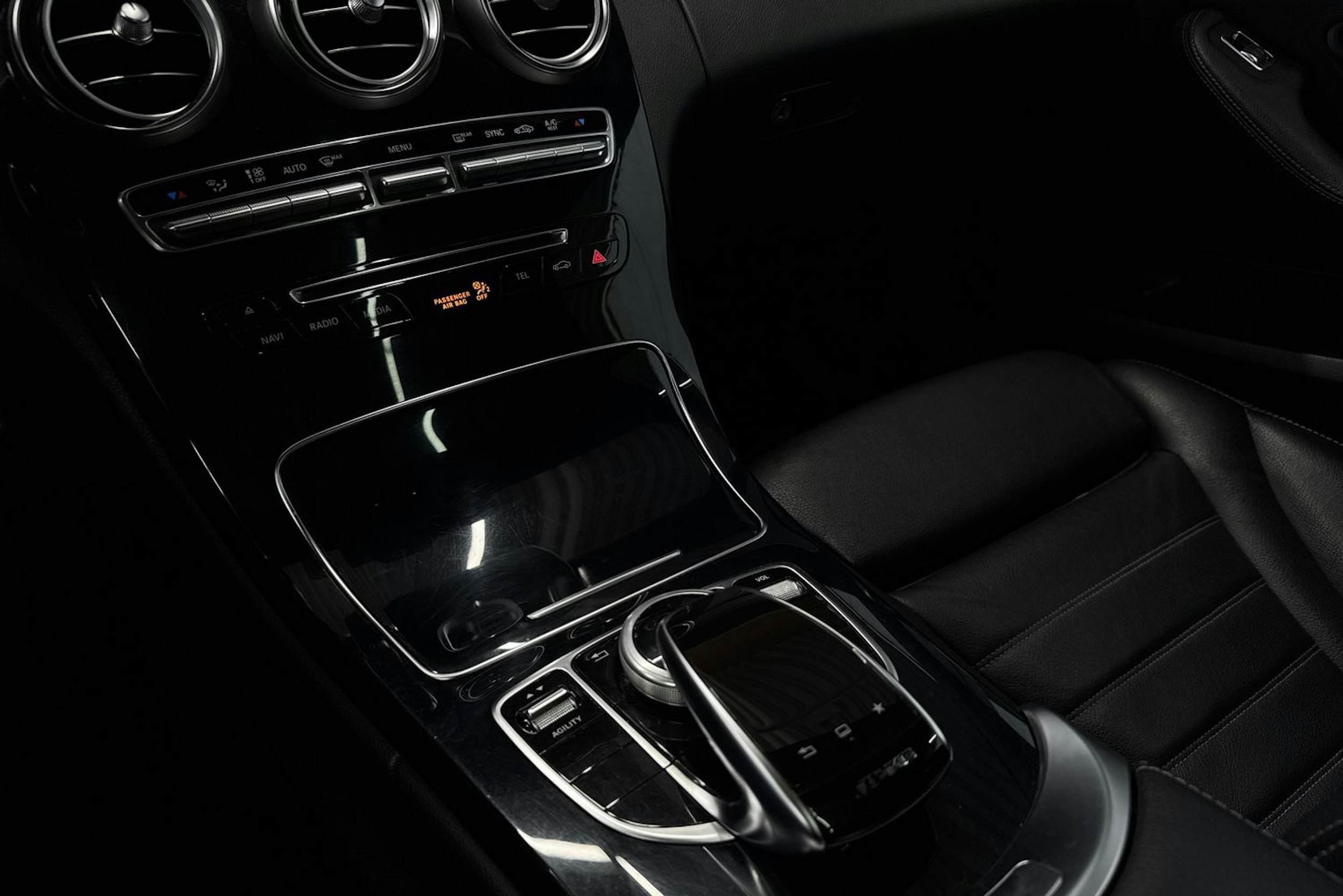 valkoinen Mercedes-Benz C 2014 kuva 26.