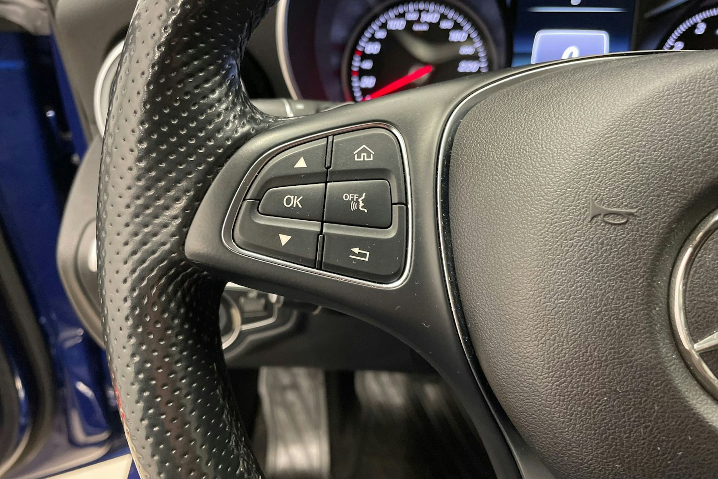 Sininen Mercedes-Benz C 2014 kuva 16.