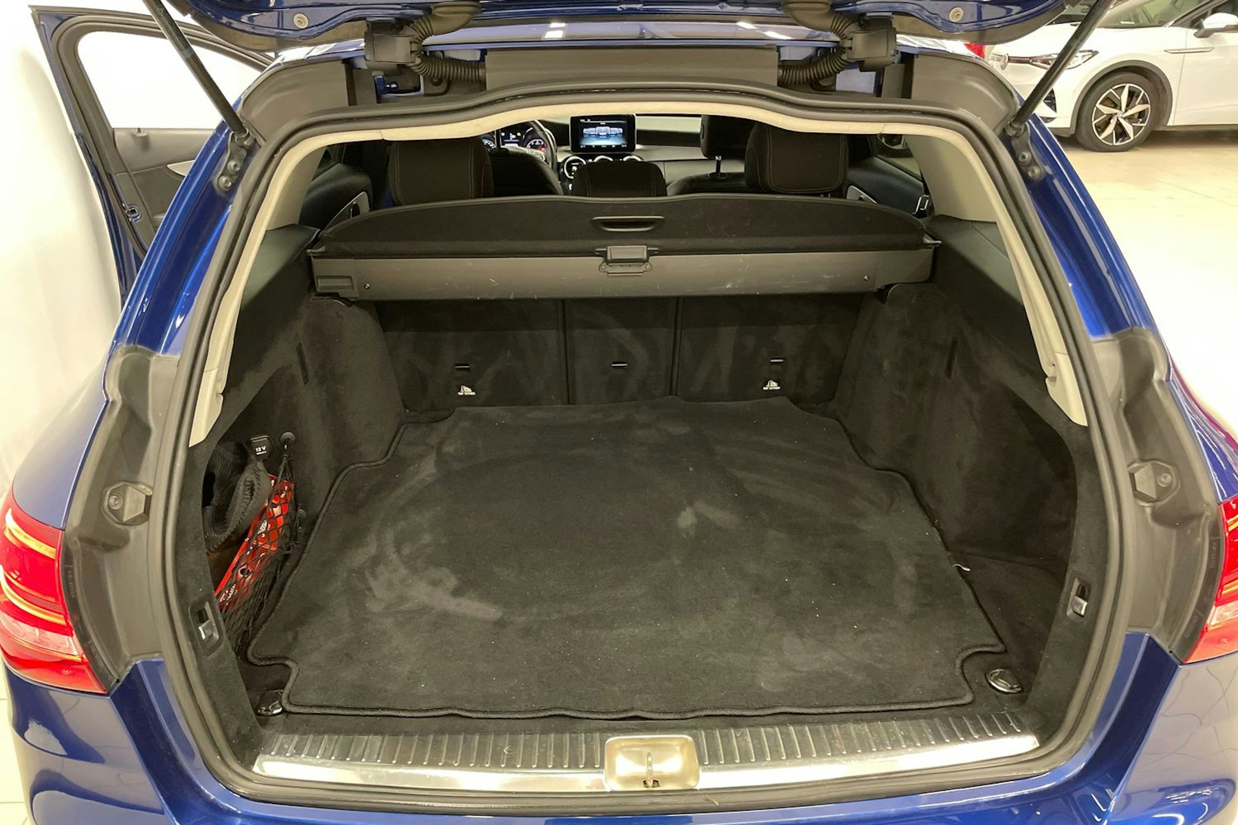 Sininen Mercedes-Benz C 2014 kuva 20.