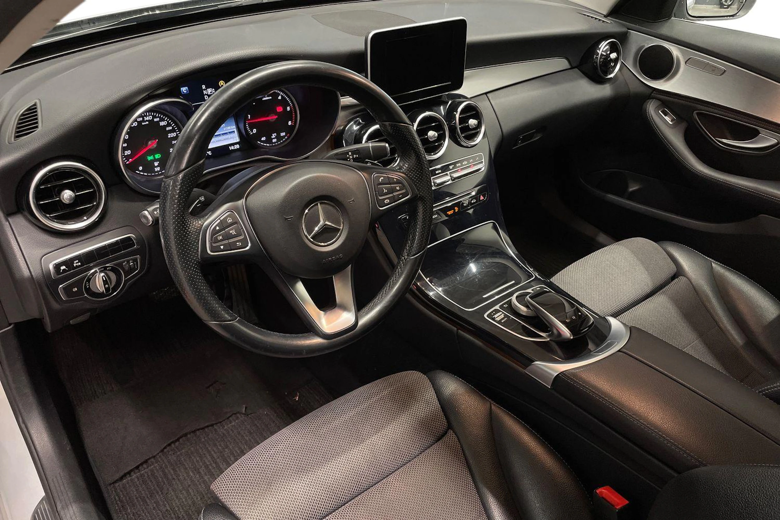 Hopea Mercedes-Benz C 2014 kuva 8.
