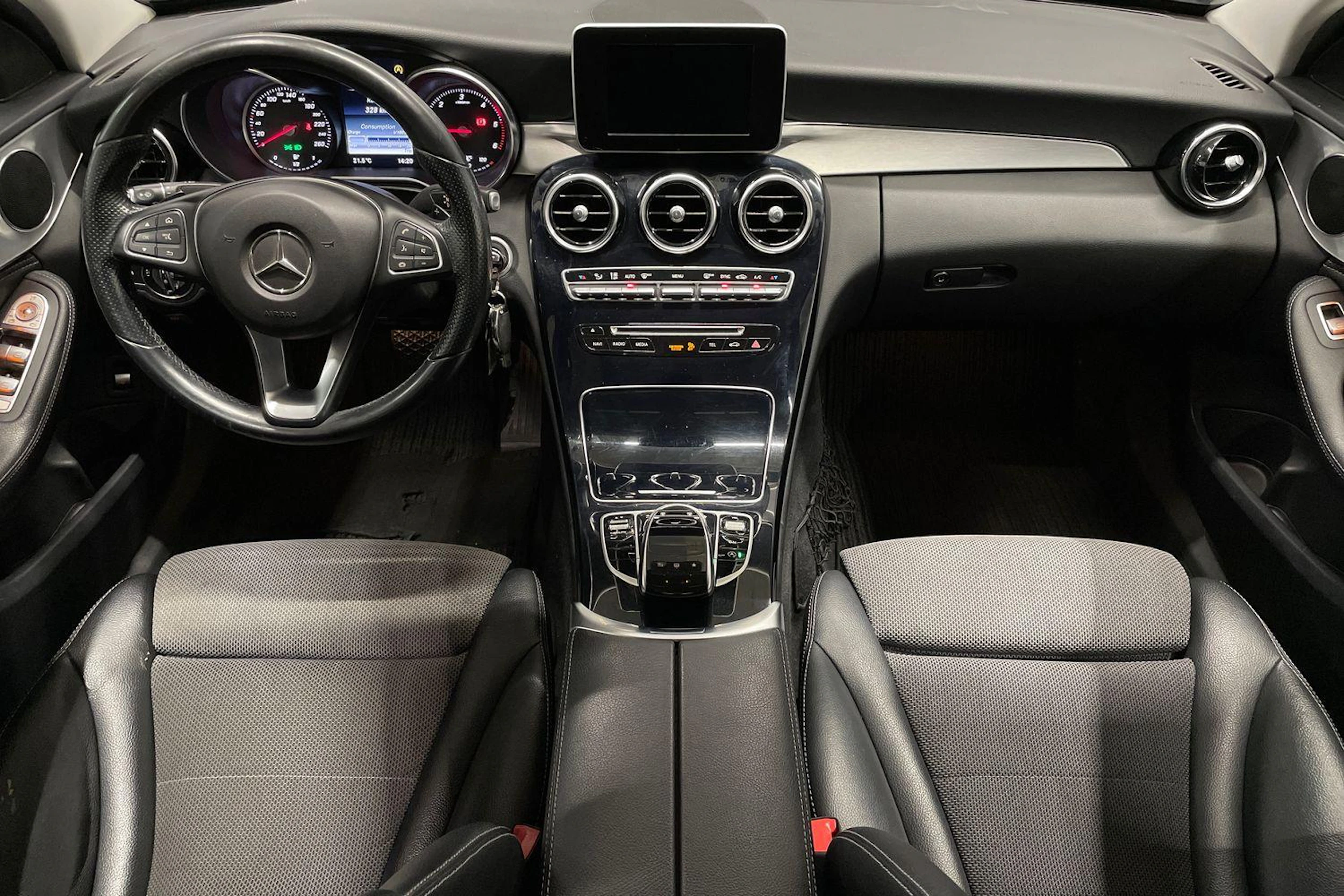 Hopea Mercedes-Benz C 2014 kuva 9.