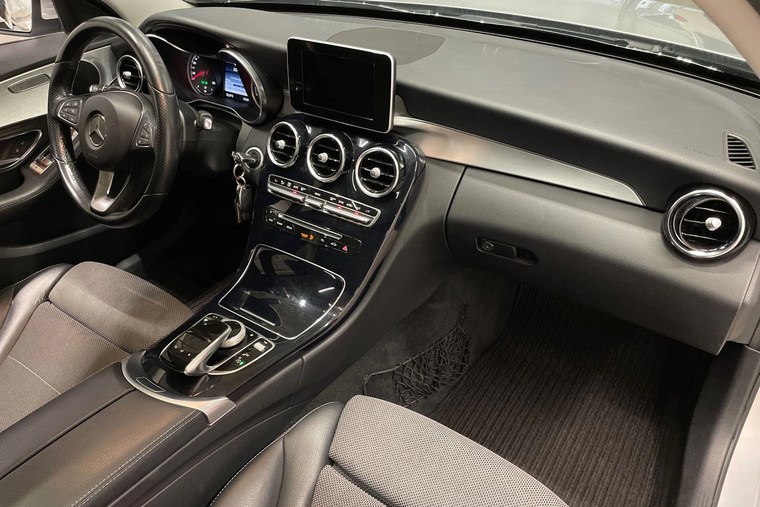 Hopea Mercedes-Benz C 2014 kuva 29.