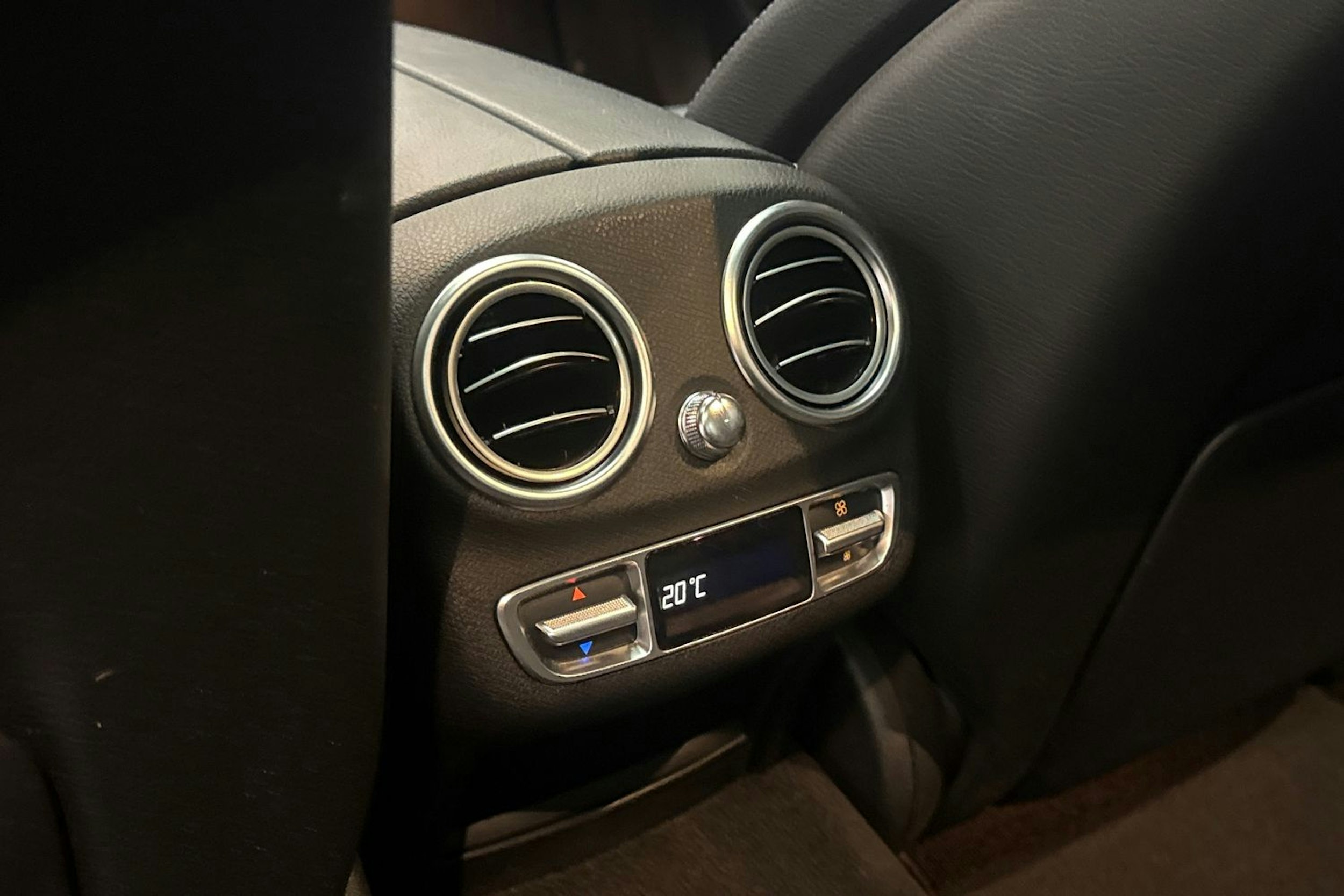 valkoinen Mercedes-Benz C 2014 kuva 24.