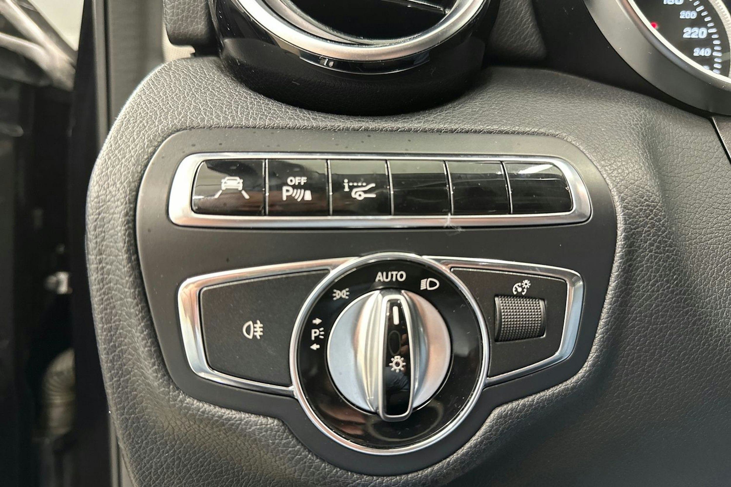 musta Mercedes-Benz C 2014 kuva 16.