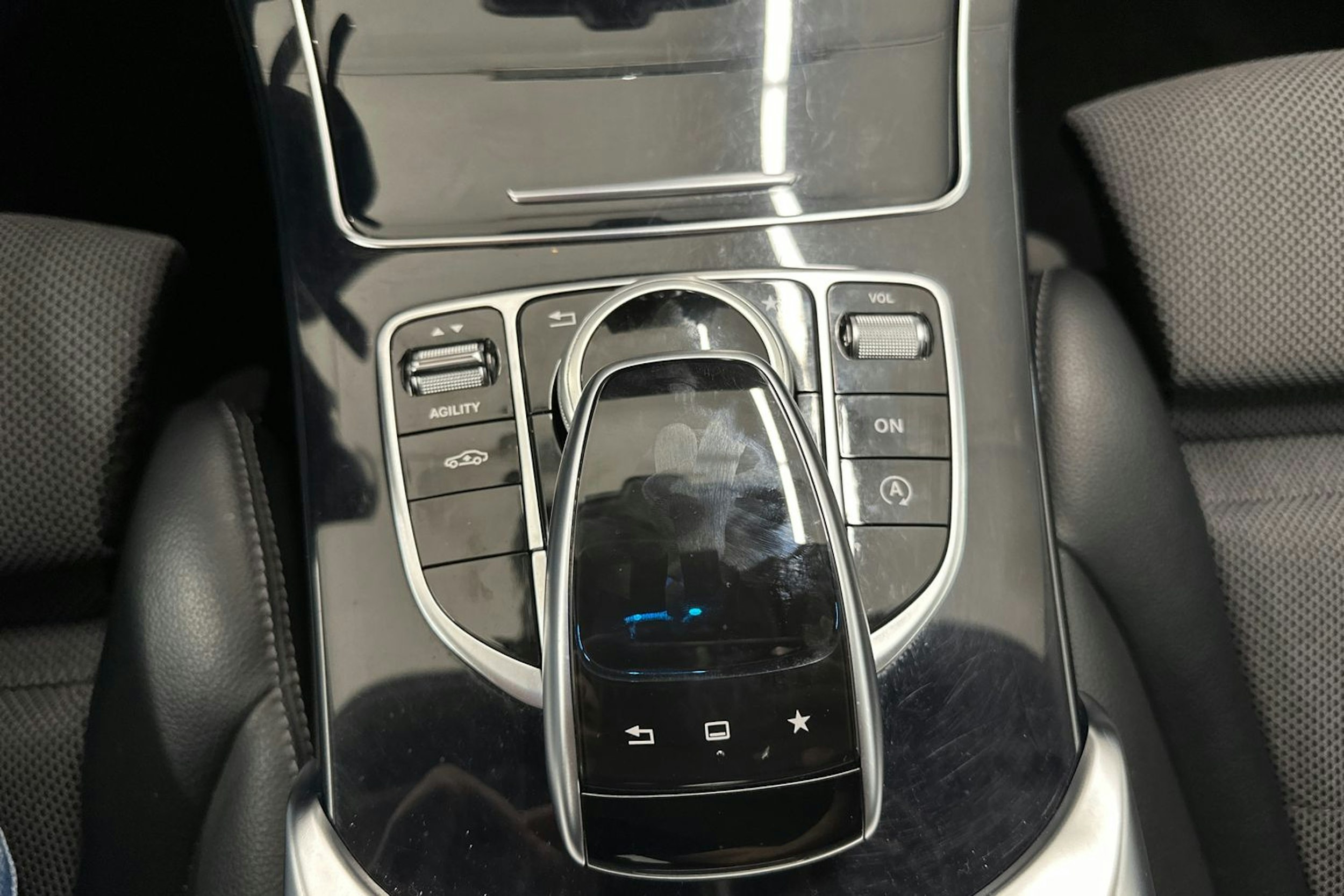 musta Mercedes-Benz C 2014 kuva 25.