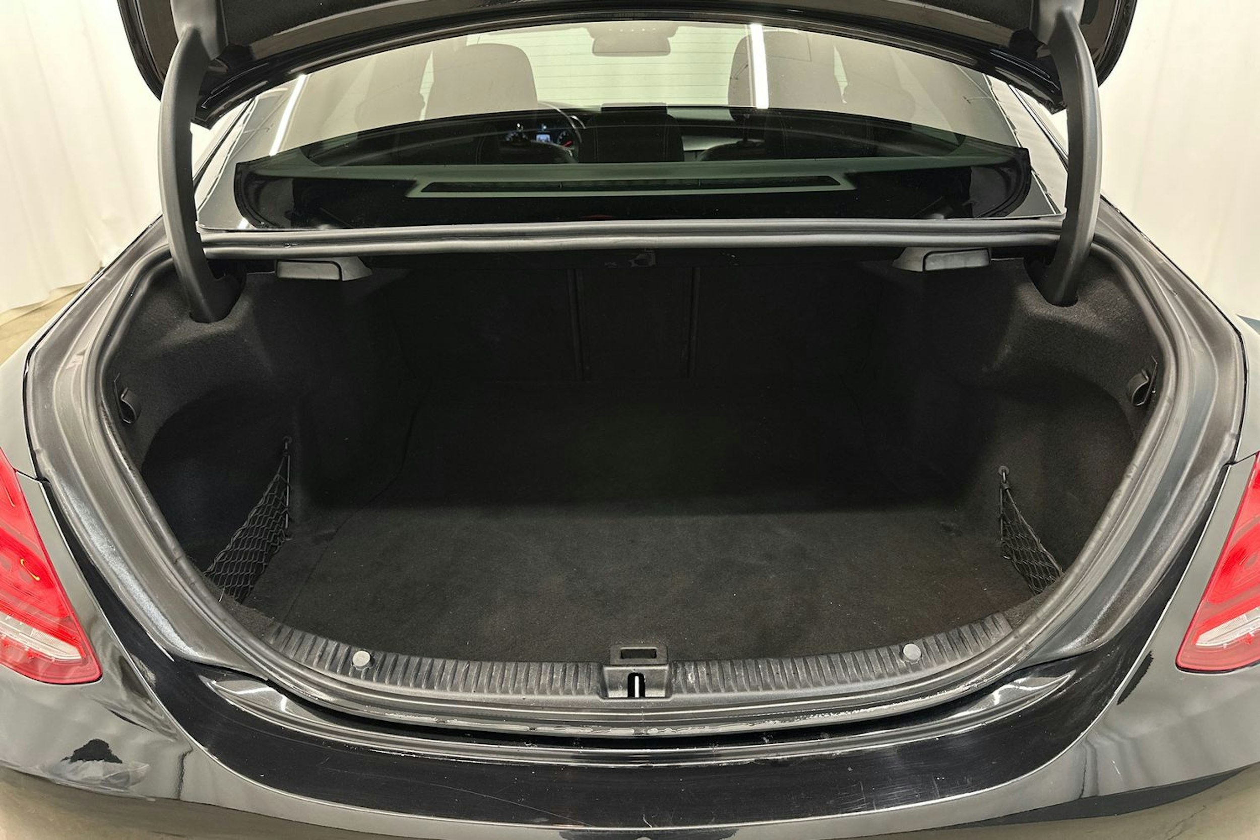 musta Mercedes-Benz C 2014 kuva 26.