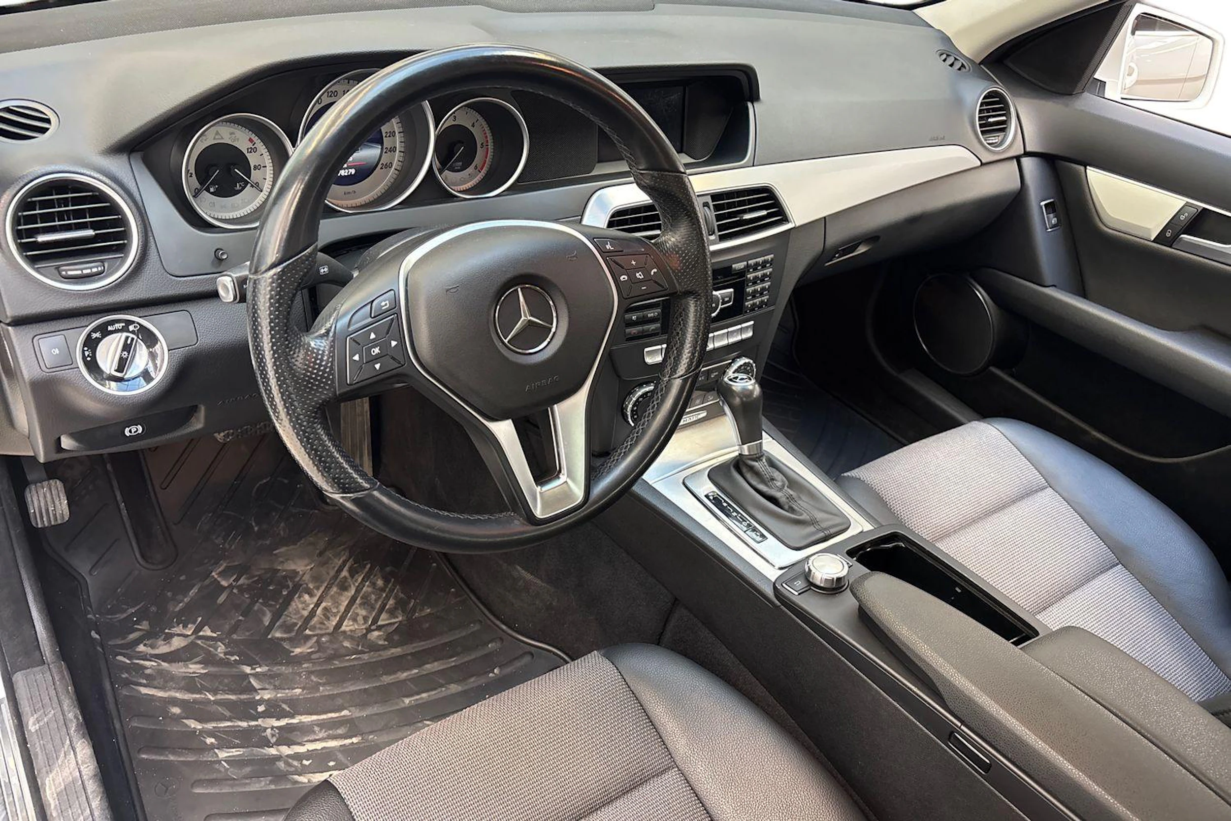 valkoinen Mercedes-Benz C 2014 kuva 6.