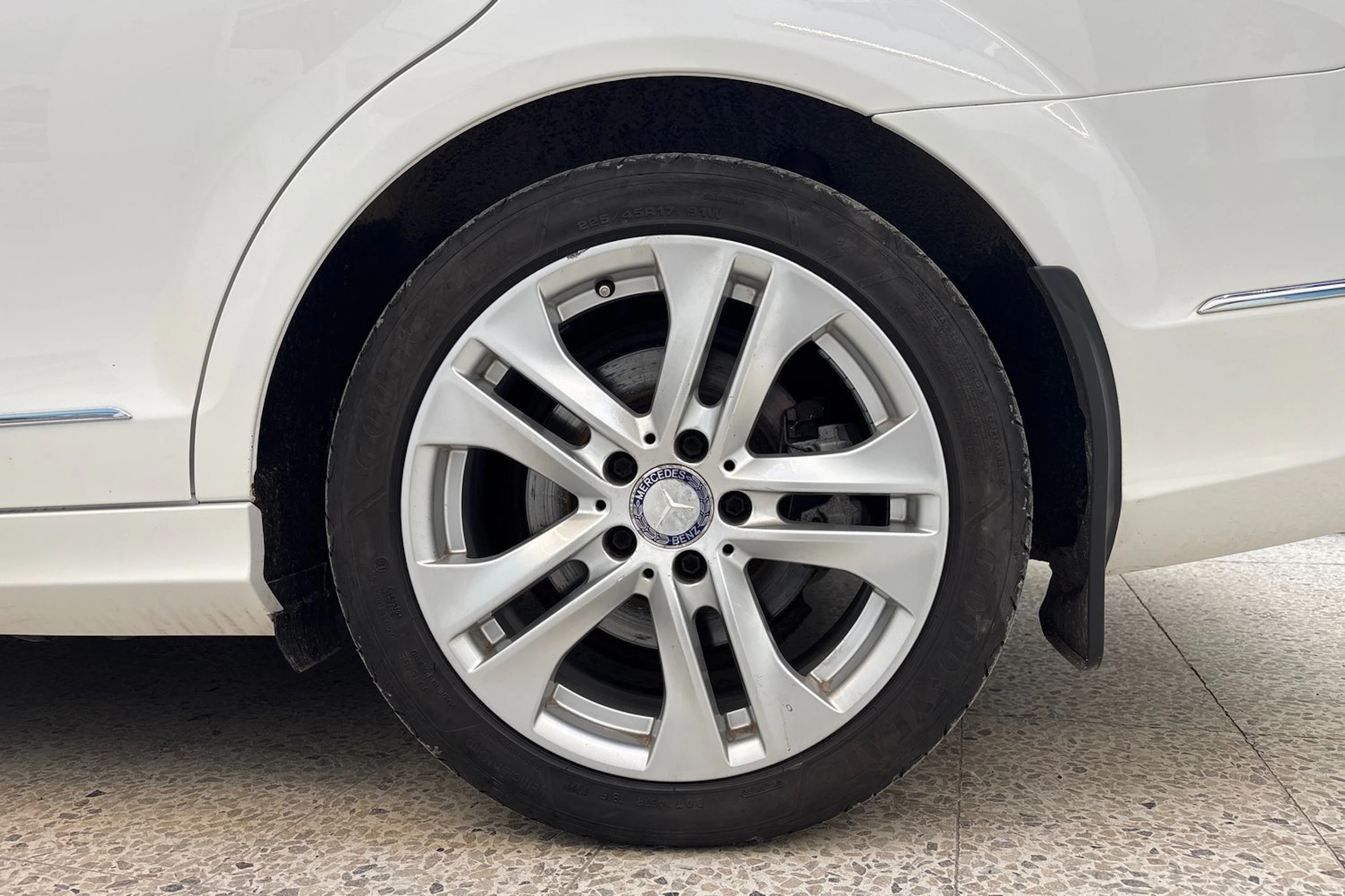 valkoinen Mercedes-Benz C 2014 kuva 10.