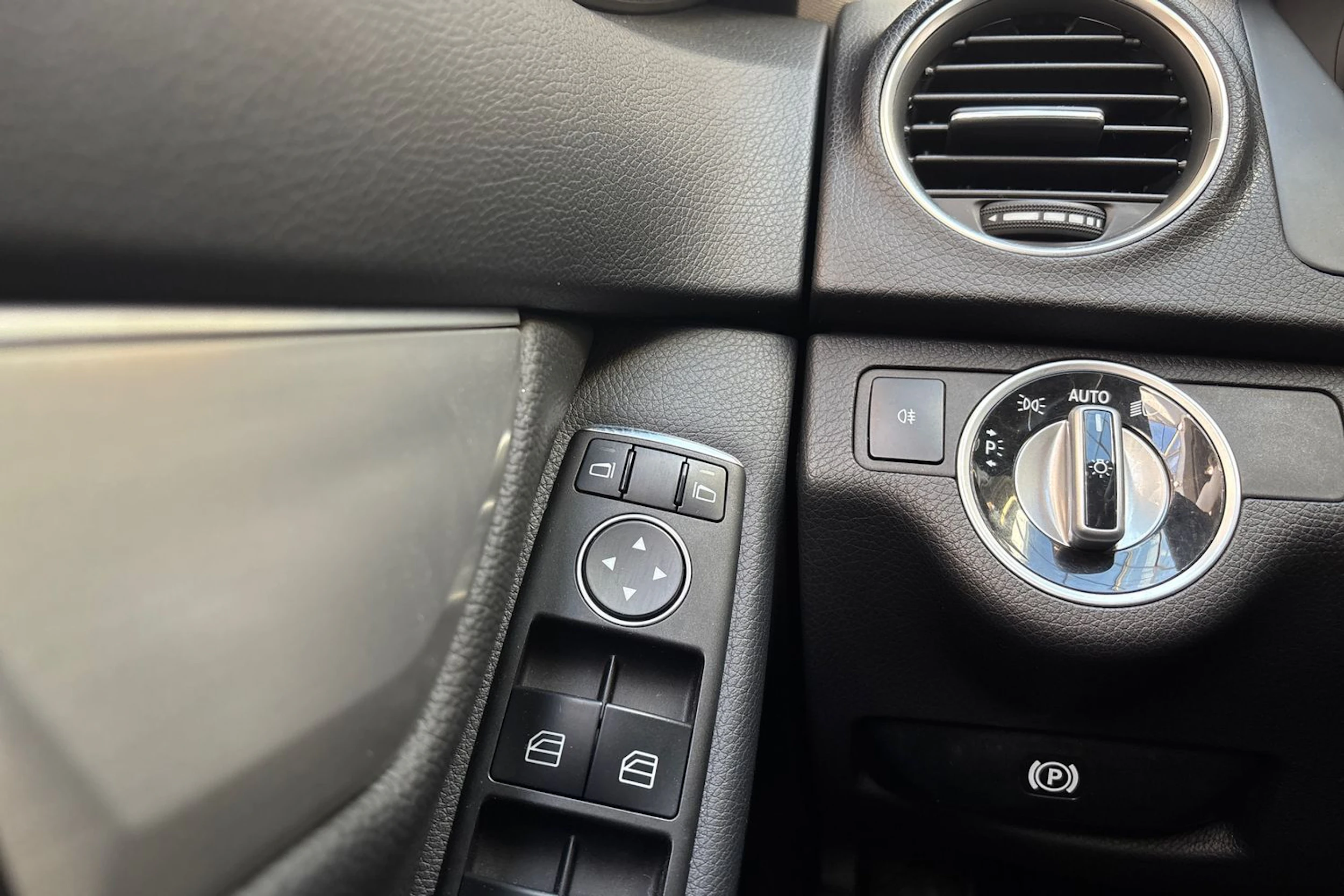 valkoinen Mercedes-Benz C 2014 kuva 14.