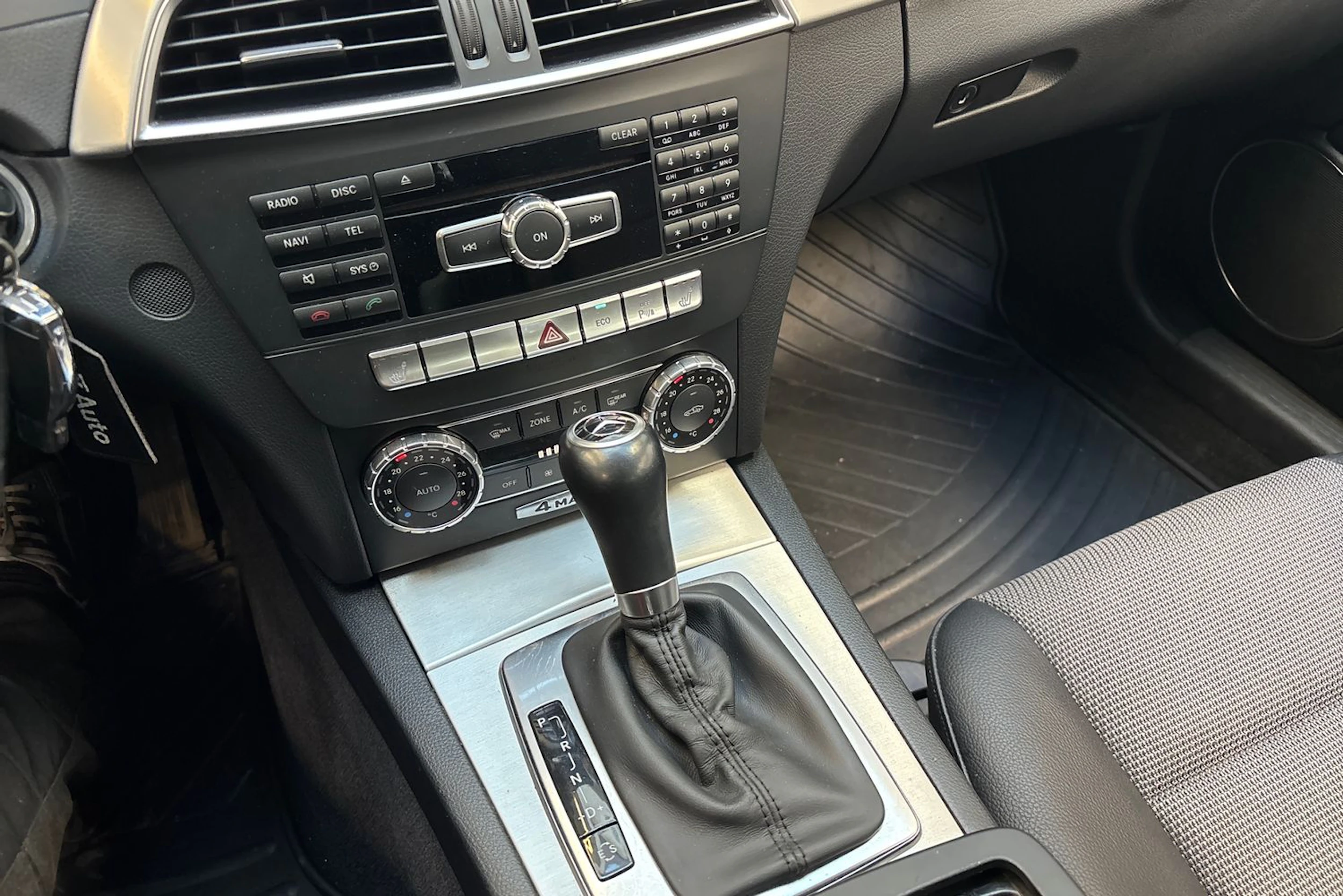 valkoinen Mercedes-Benz C 2014 kuva 17.